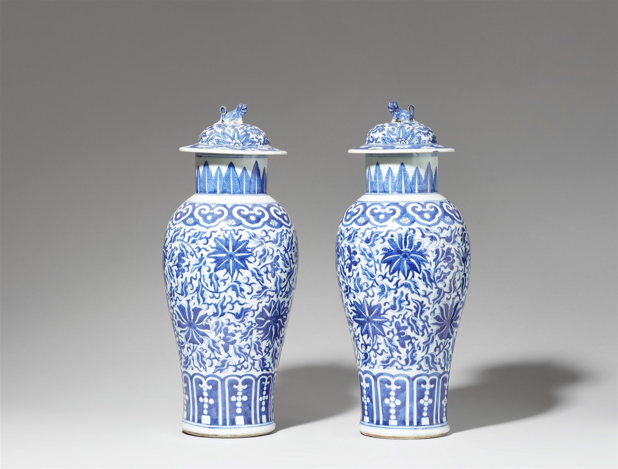 A pair of blue and white lidded baluster vases. Qing dynasty, 19th century - Image 3 of 4
