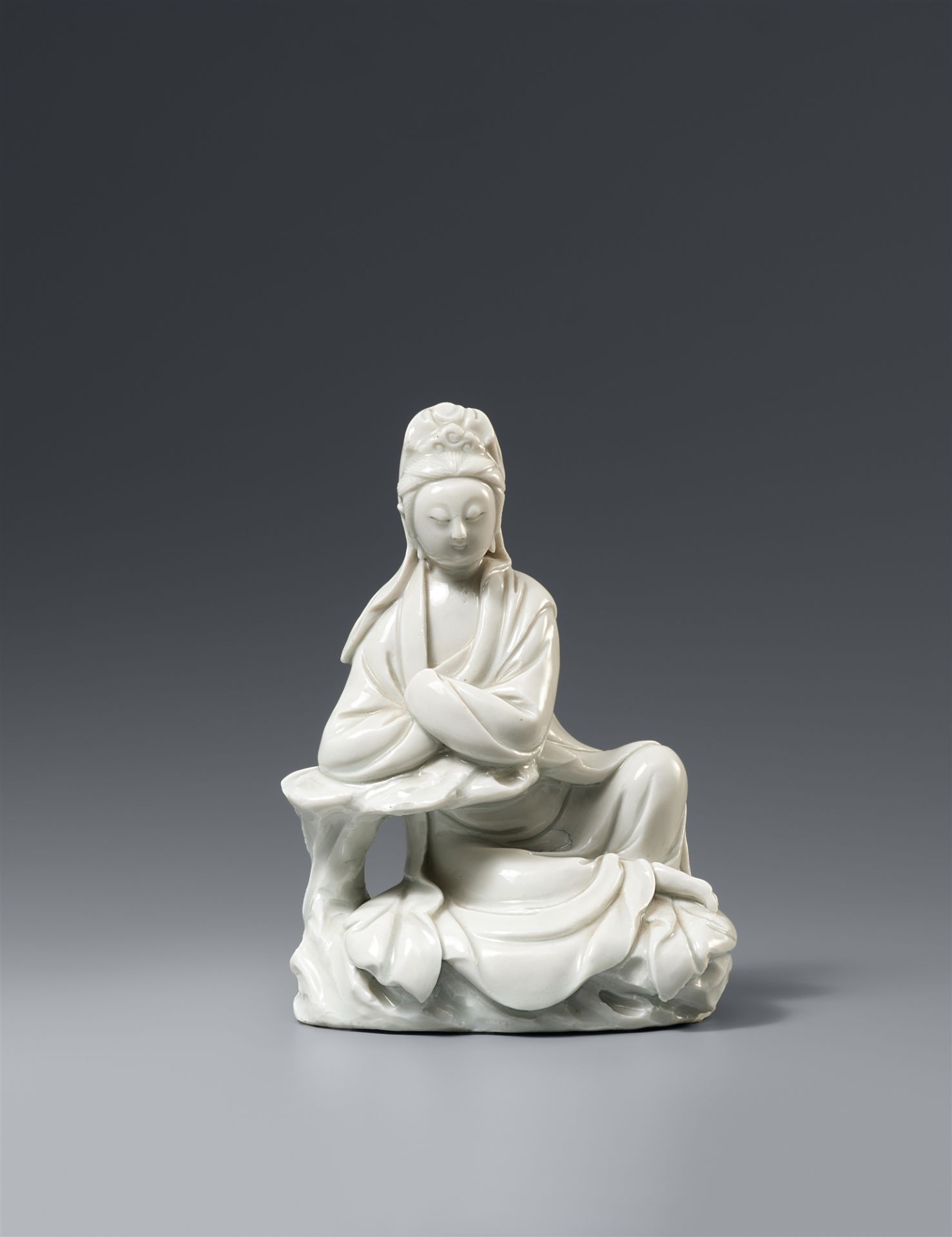 A seated Dehua figure of Guanyin. Kangxi period (1662-1722)