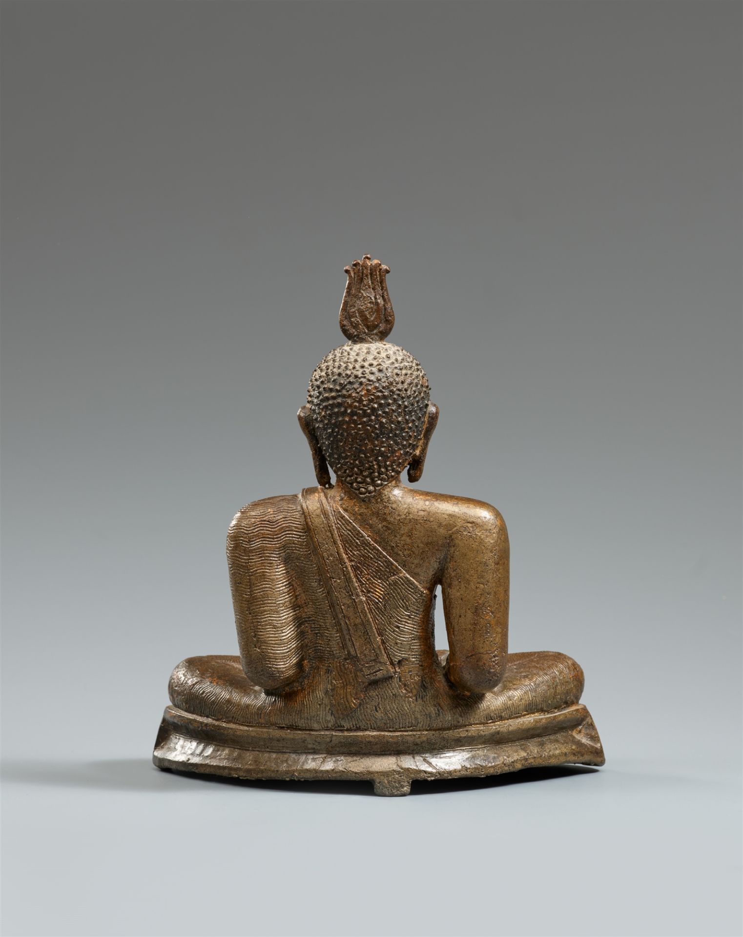 Sitzender Buddha Shakyamuni. Schwerer Gelbguss. Sri Lanka. Späte Kandya-Zeit (1480-1815) - Bild 2 aus 2