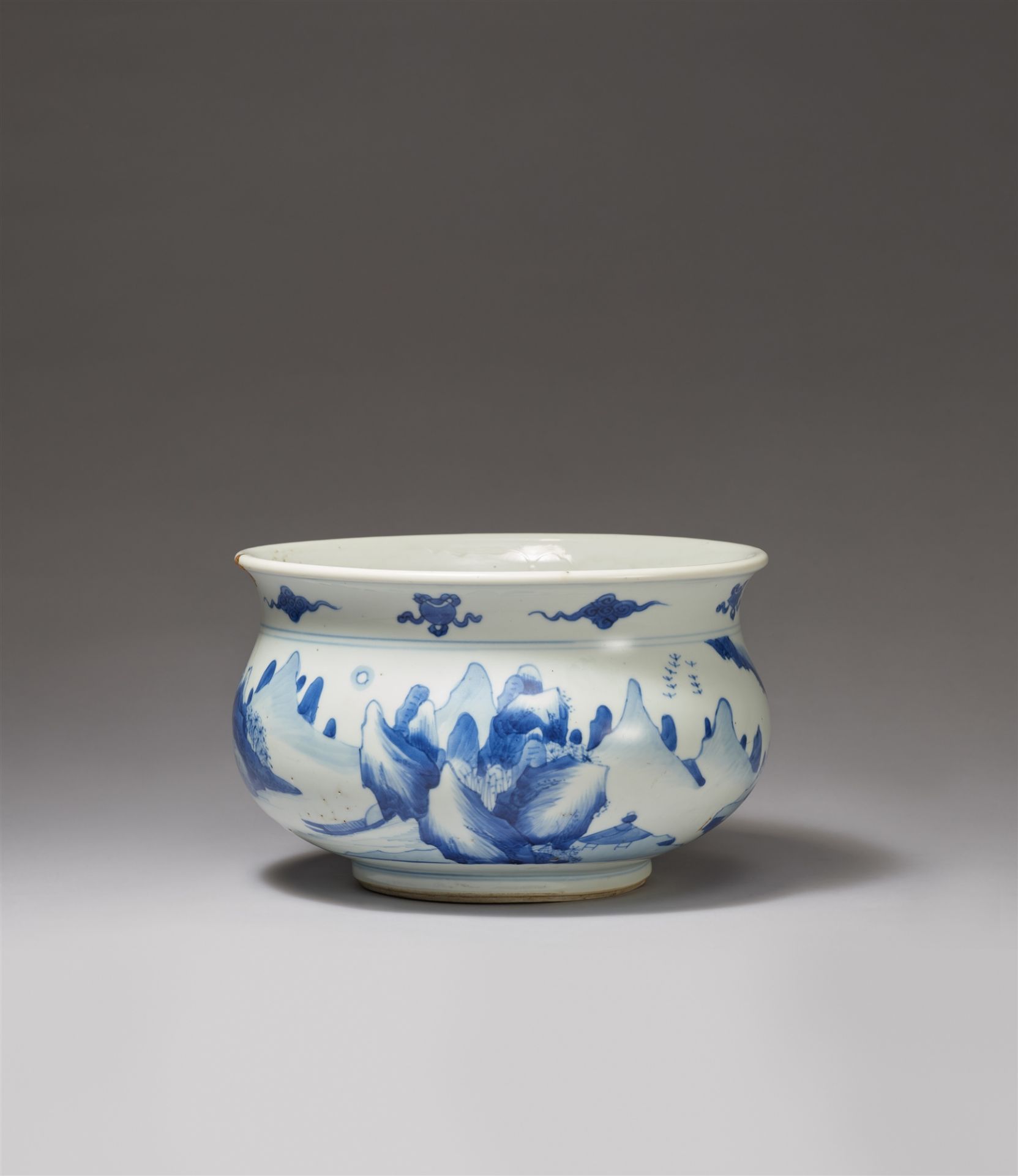 A blue and white incense burner. Kangxi period (1662-1722) - Image 2 of 2