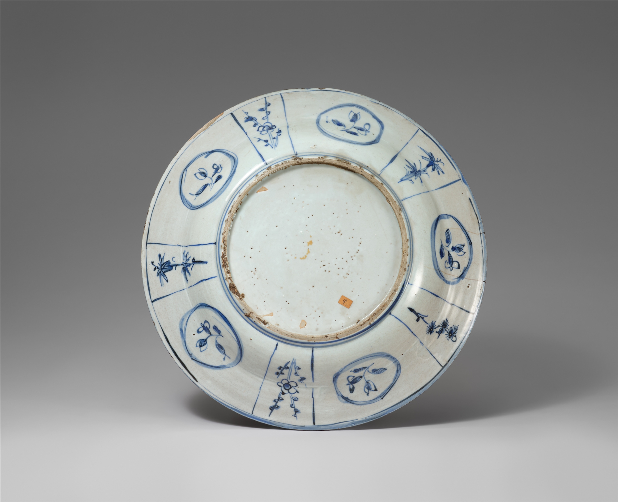 A blue and white 'kraak' charger. Ming dynasty, 17th century - Image 2 of 2