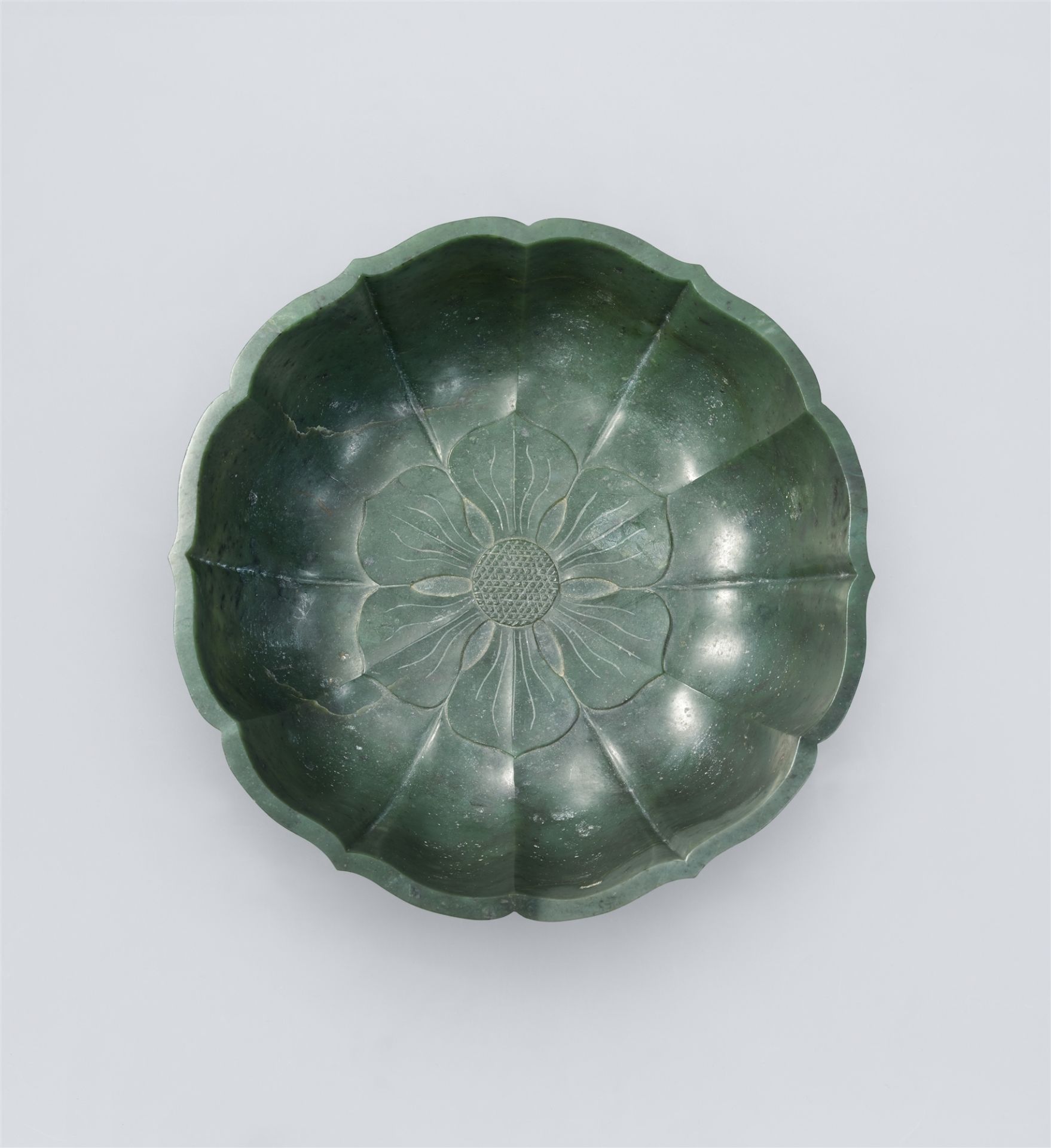 A spinach-green jade Mughal-style bowl. Qing dynasty - Image 2 of 2