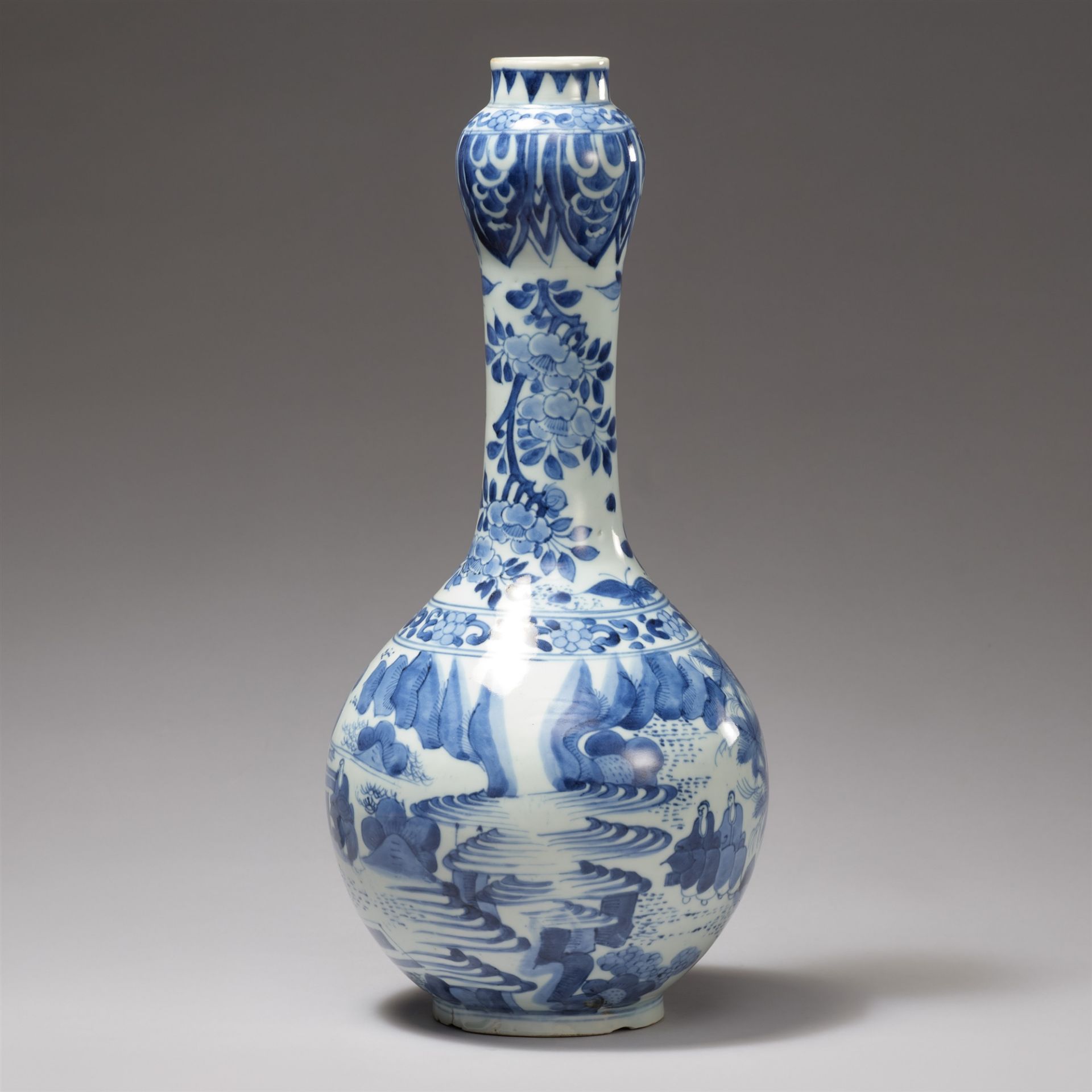 A blue-and-white garlic neck vase. Arita. Edo period, around 1660-80 - Image 2 of 2