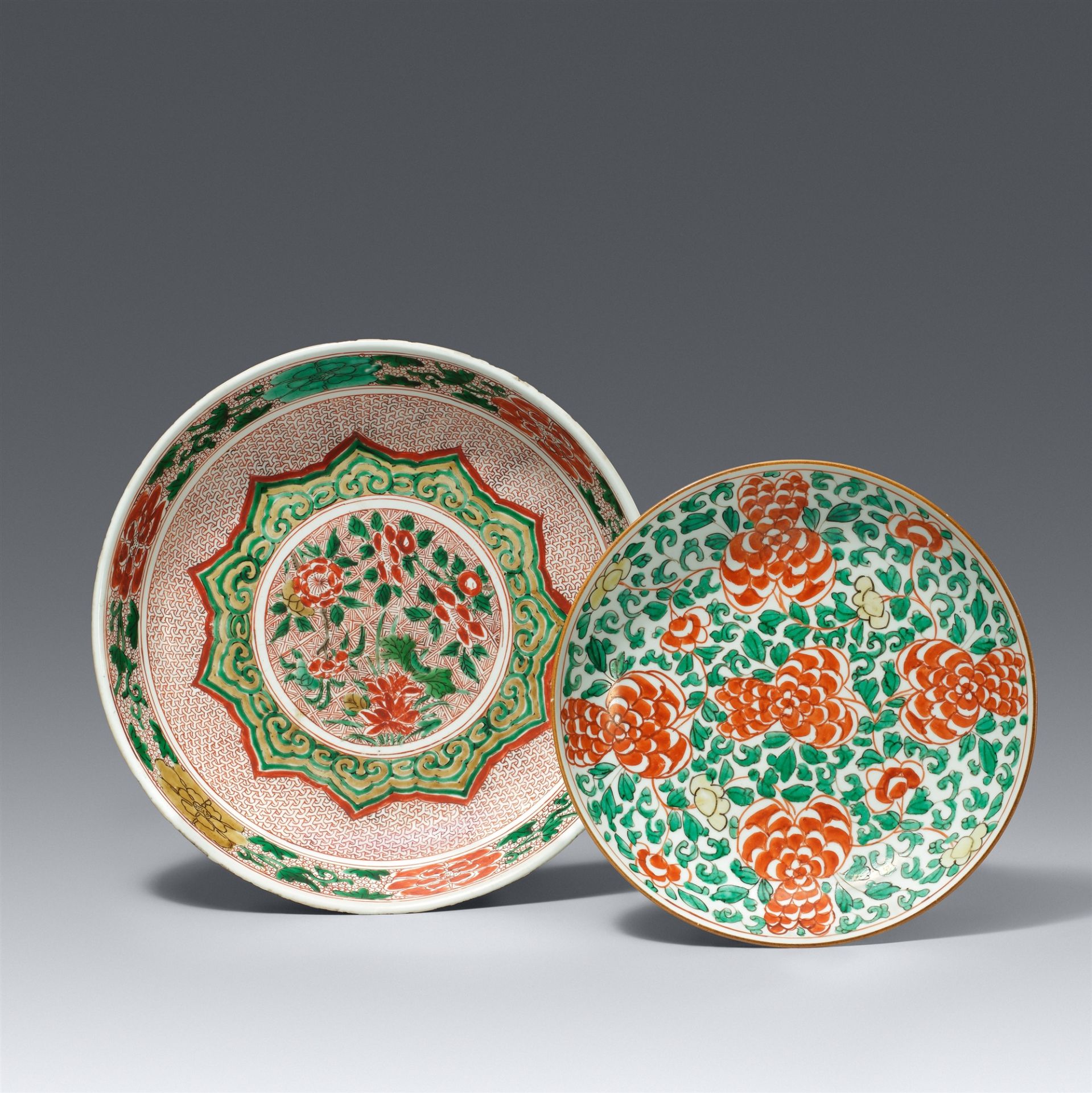 Two wucai dishes. Kangxi period (1662-1722)
