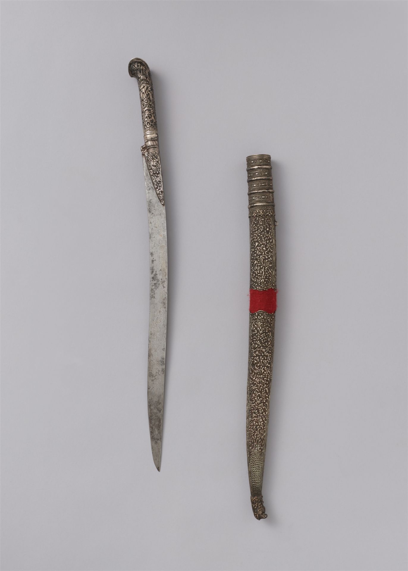 An Ottoman silver-mounted yatagan with scabbard. 19th century - Image 2 of 2