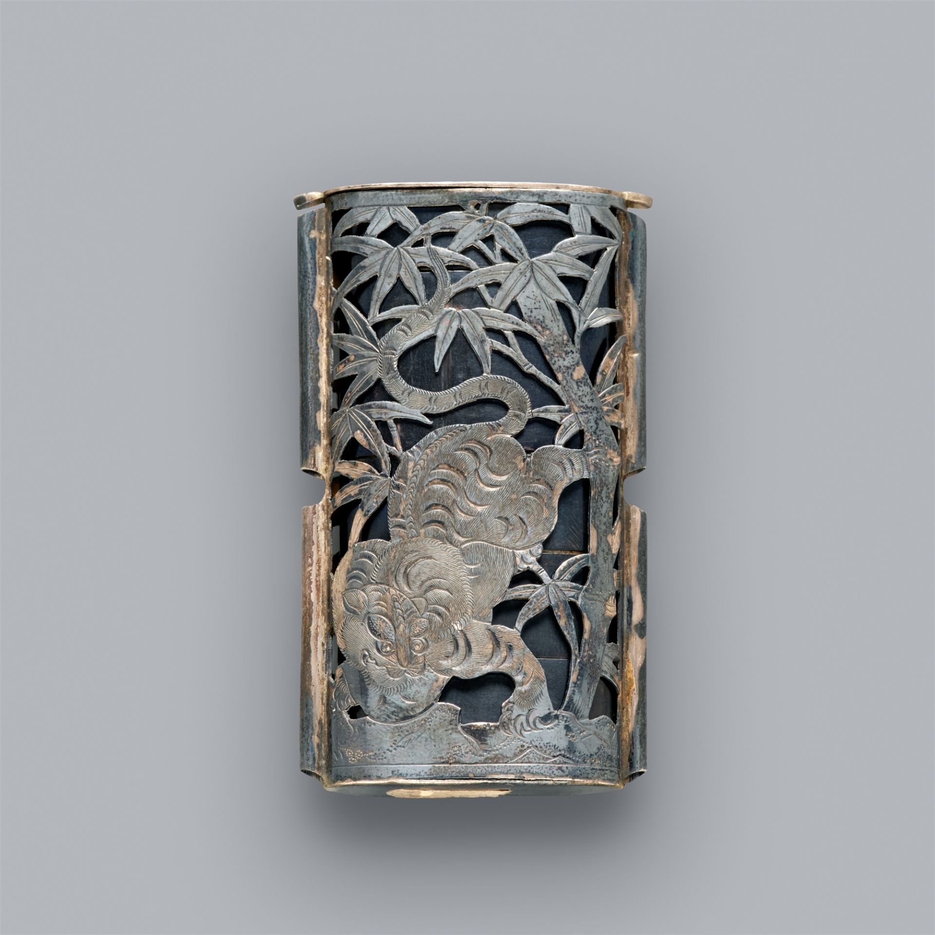 A silver sheath inrô. Meiji period - Image 2 of 3