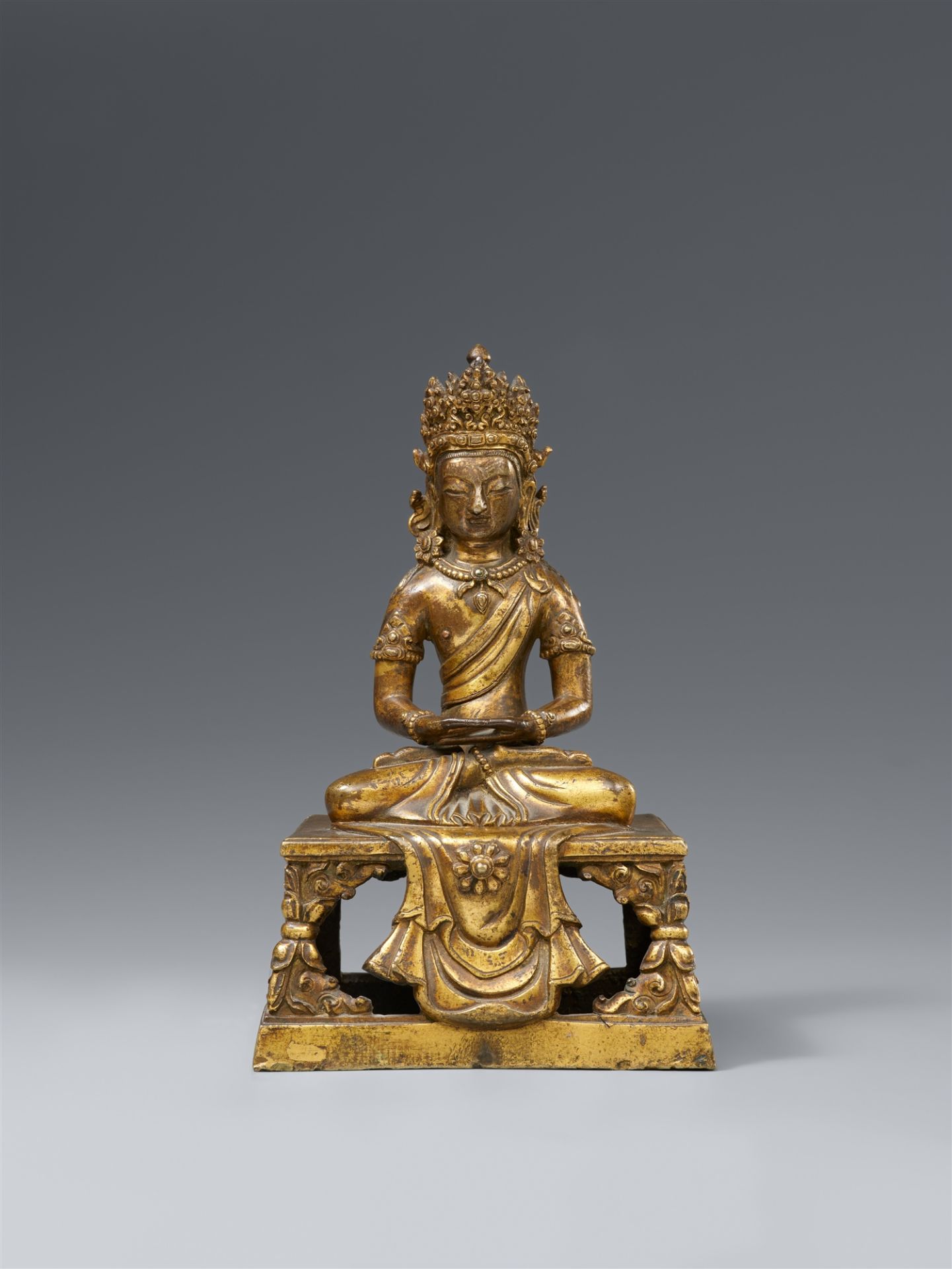 Amitayus. Feuervergoldete Bronze. Sino-tibetisch. Qianlong-Periode, ca. 1770