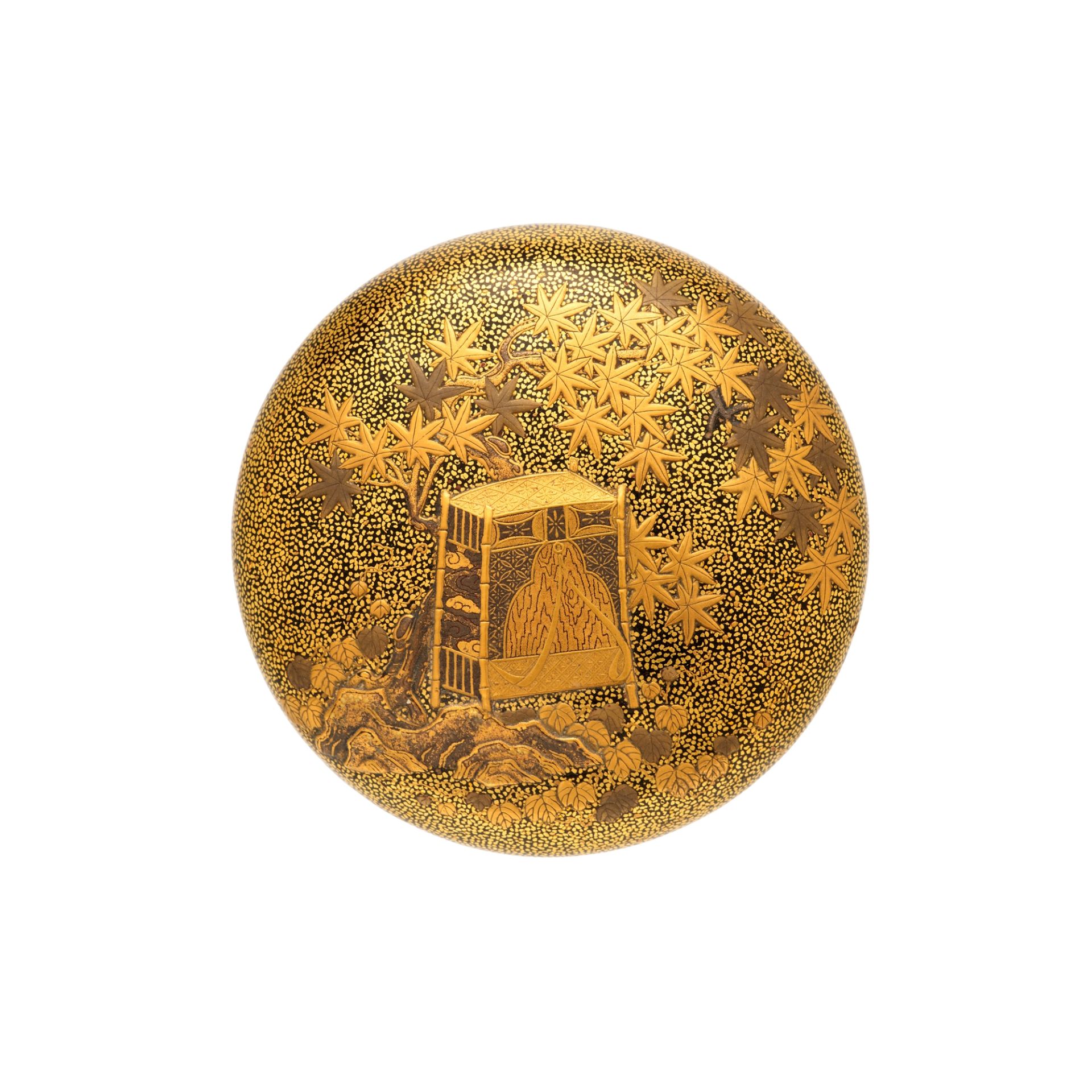 A round gold lacquer incense box (kôgô). 19th century