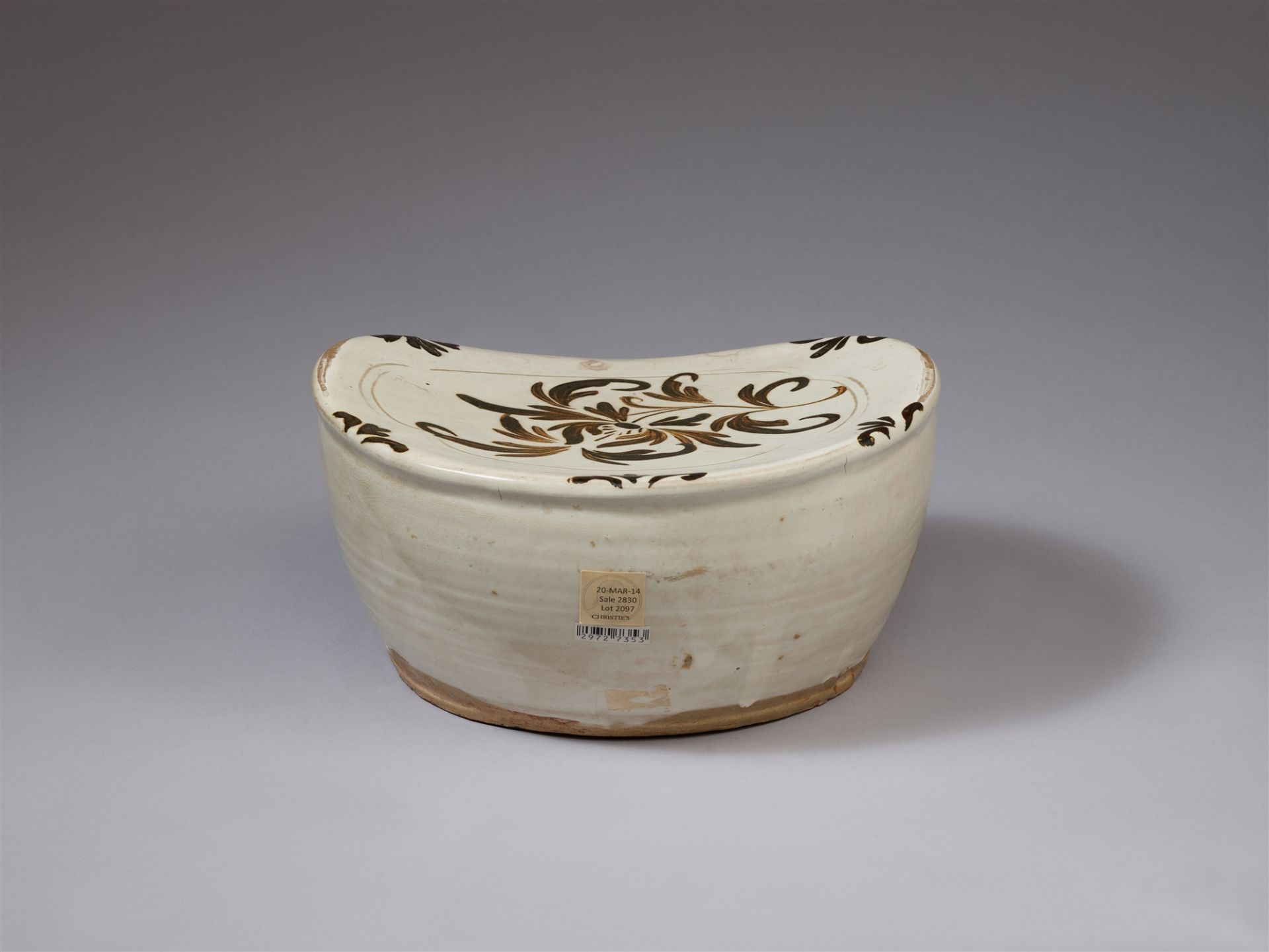 A Cizhou floral pilow. Northern Song/Jin dynasty, 12th/13th century - Image 2 of 2