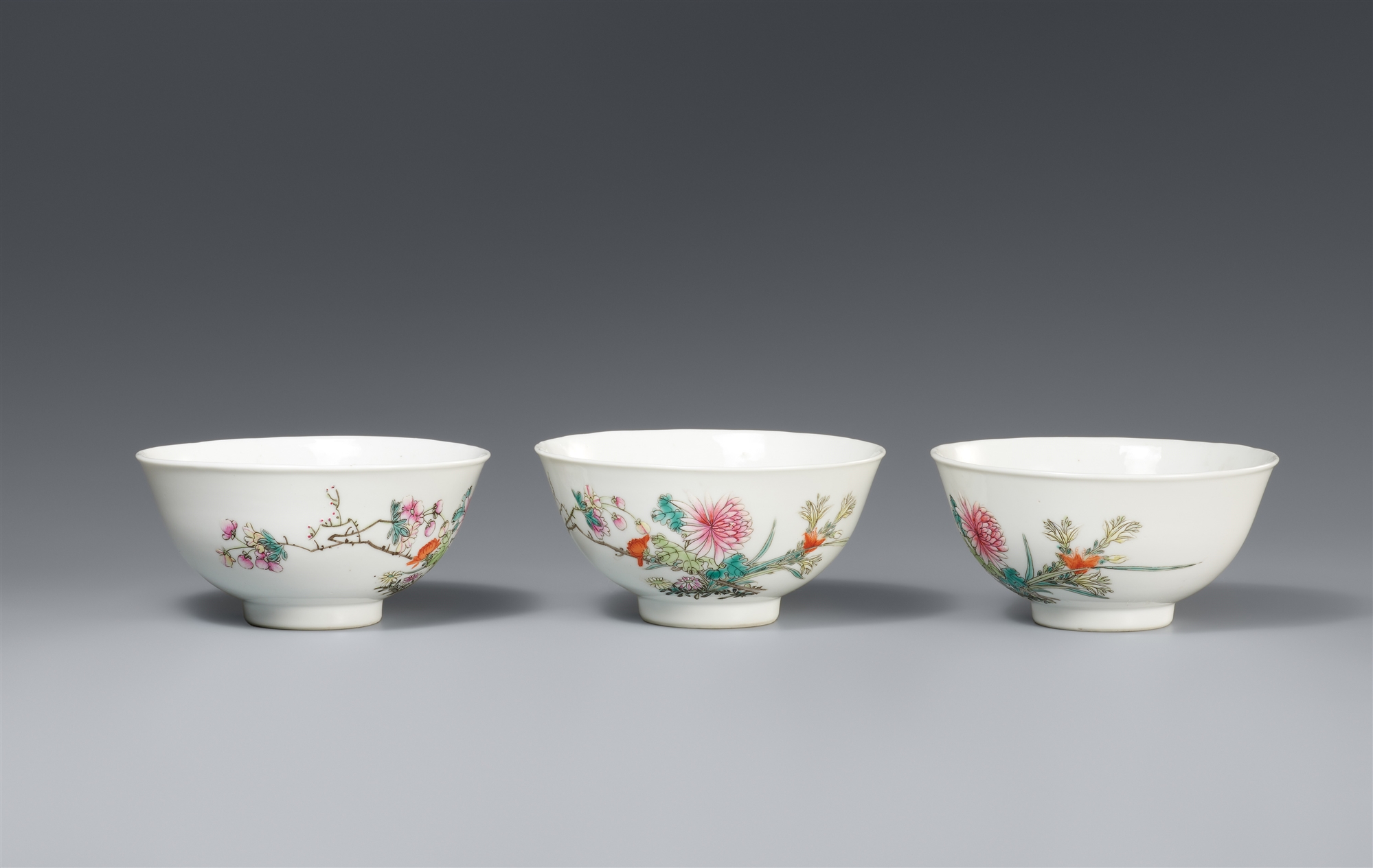 Three famille rose bowls. Guangxu period/early Republic