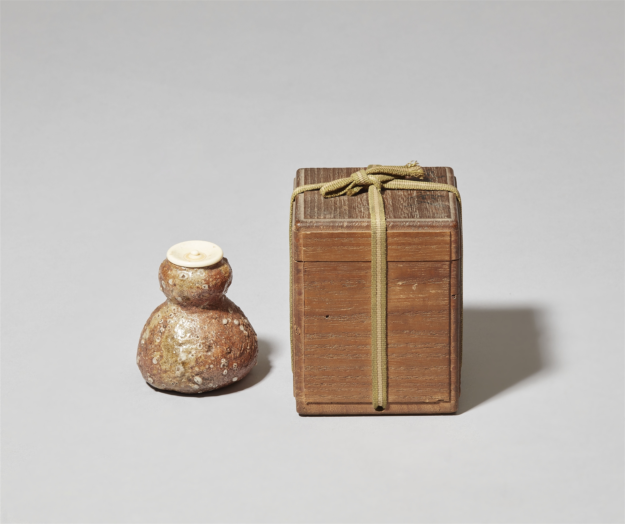 A group of nine chaire with ivory covers, a furidashi and a wooden model for a chaire. Edo period - Image 10 of 12