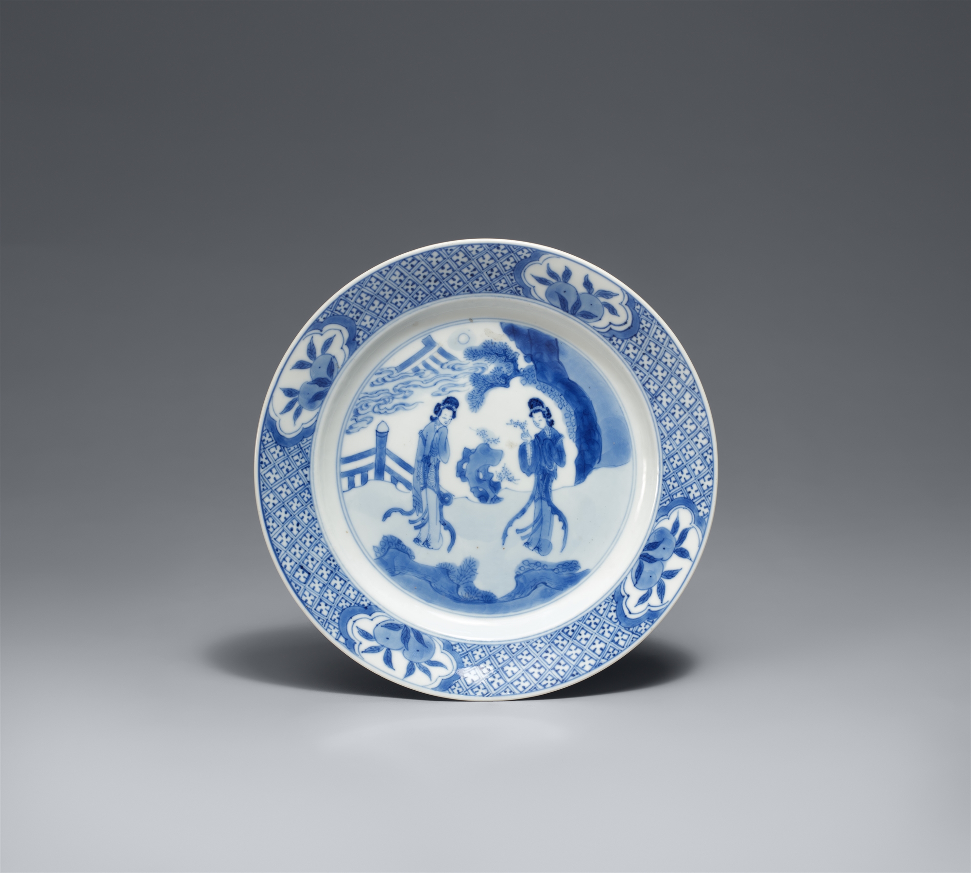 A small blue and white plate. Kangxi period (1662-1722)