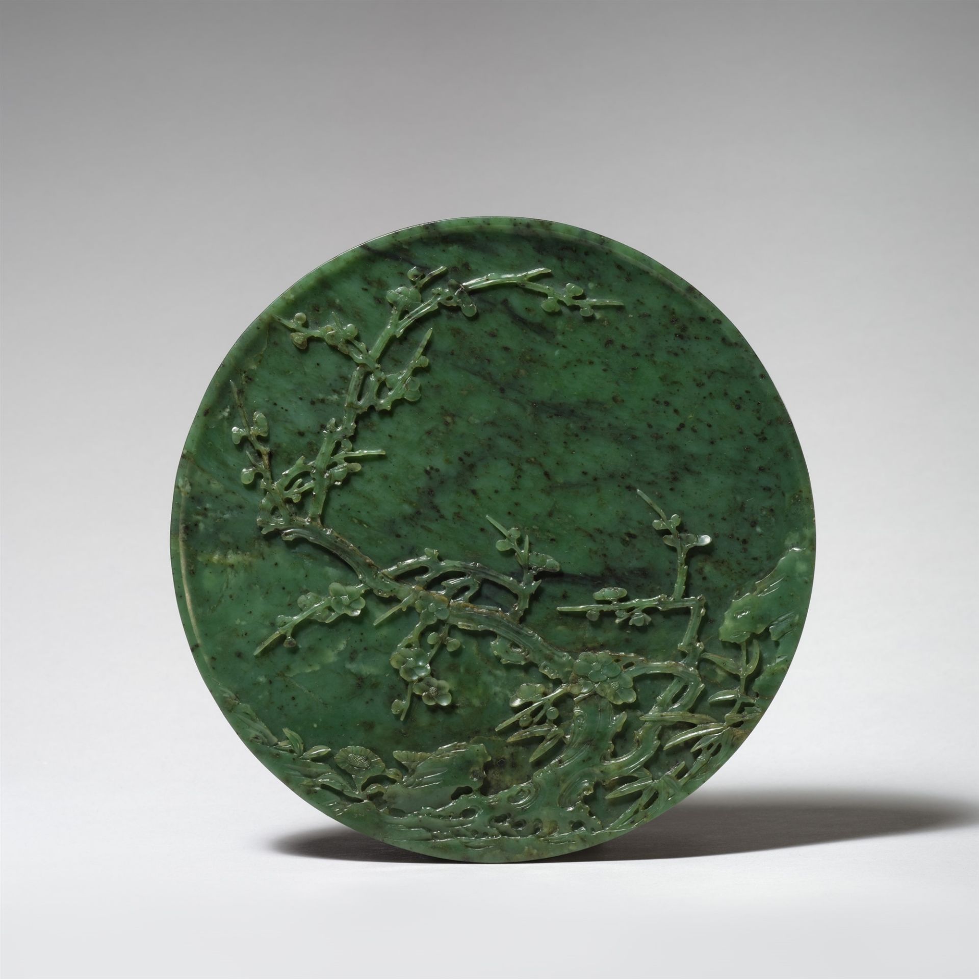 Runde, spinat-grüne Jade-Platte für einen Tischstellschirm. 2. Hälfte 18./frühes 19. Jh. - Bild 2 aus 3