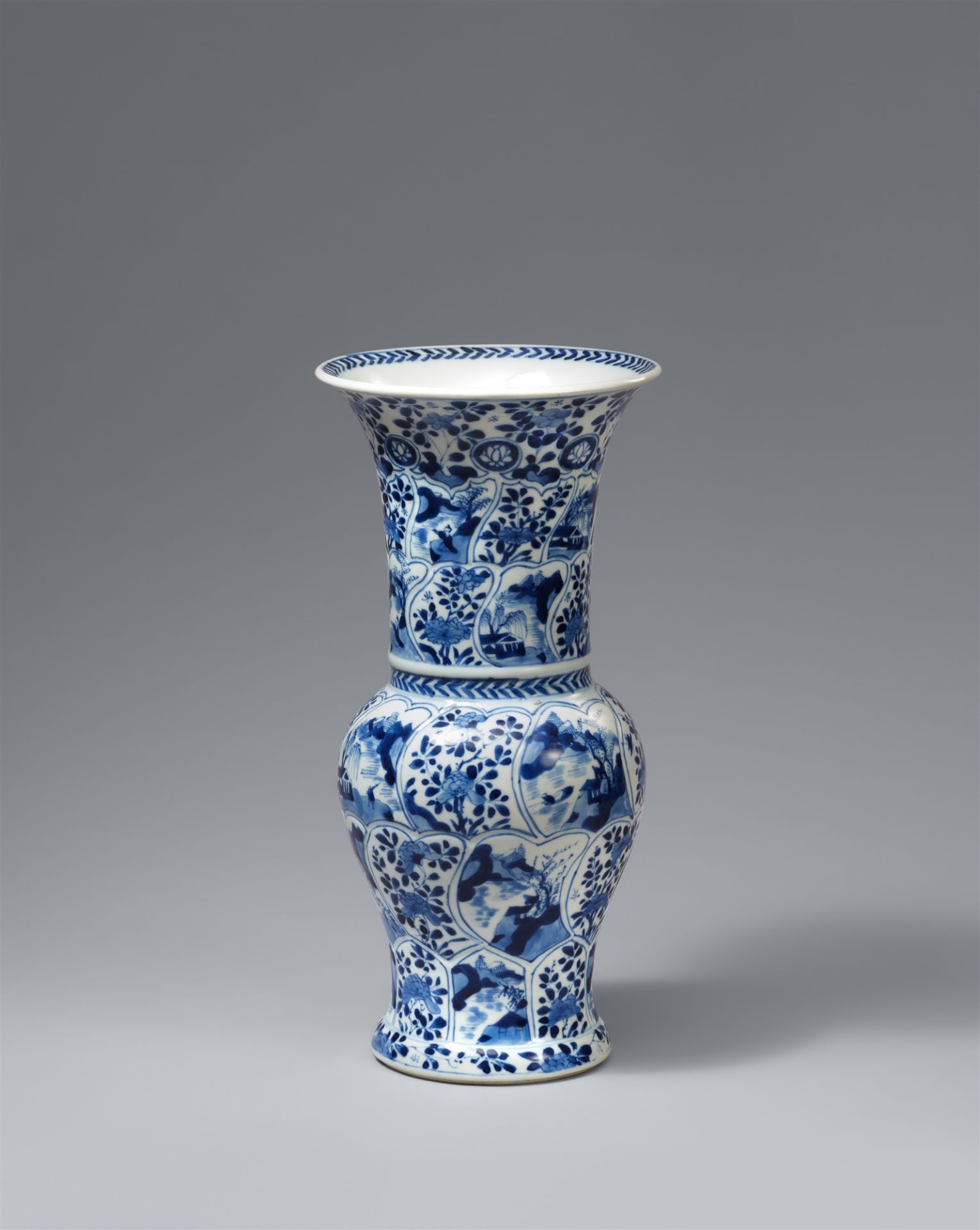 A small yenyen vase. Kangxi period (1662-1722)