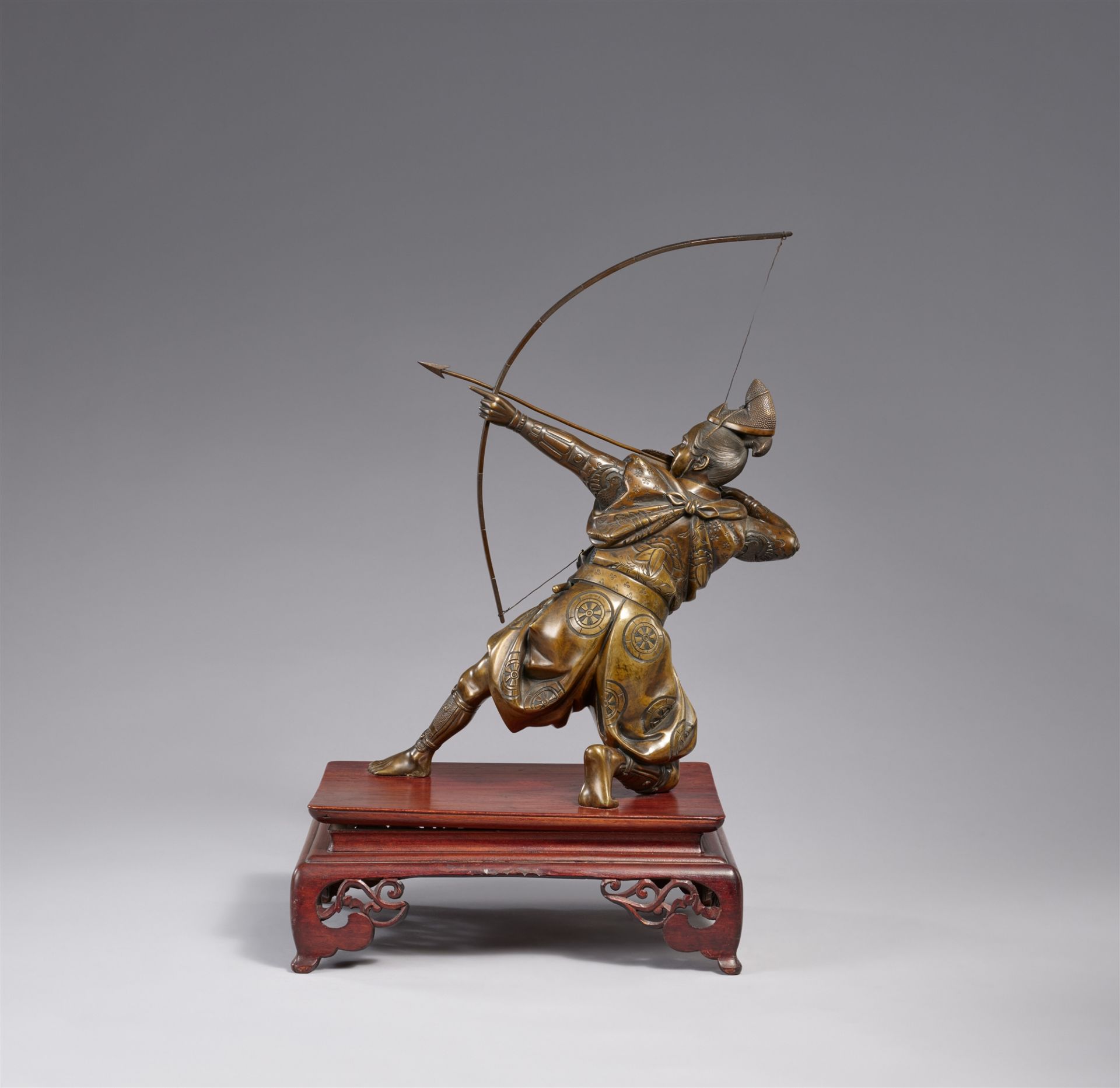 A bronze figure of a samurai archer. Around 1900 - Image 2 of 2