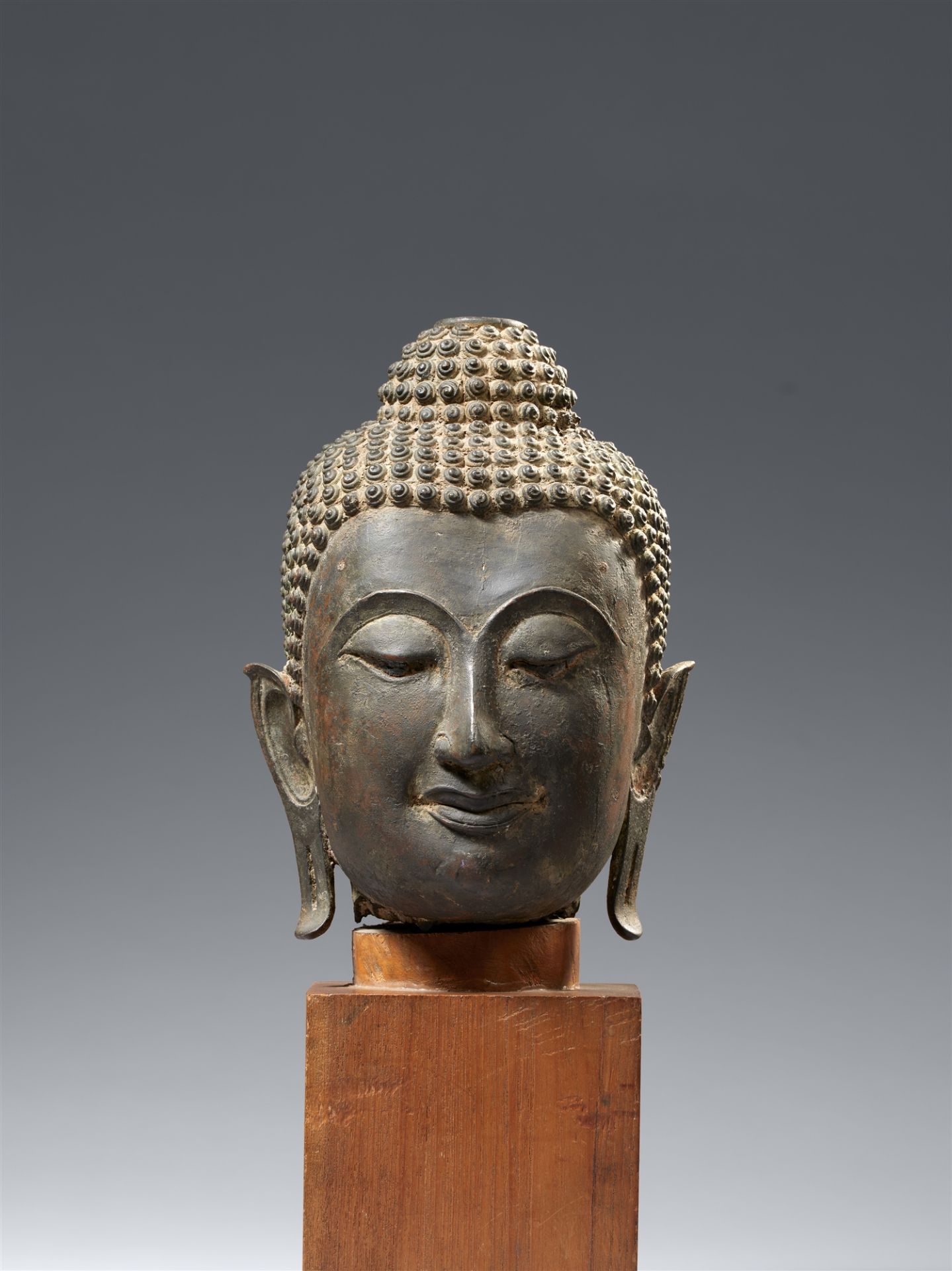 Kopf eines Buddha. Bronze. Thailand. 15./17. Jh.