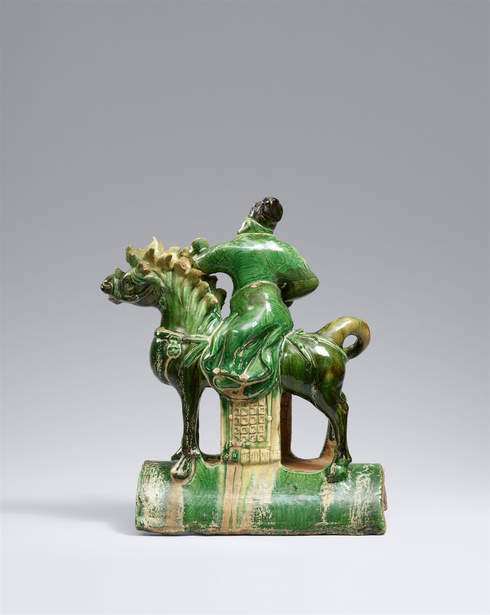 A sancai-glazed horseman rooftile. Ming dynasty, 16th/17th century - Image 2 of 2