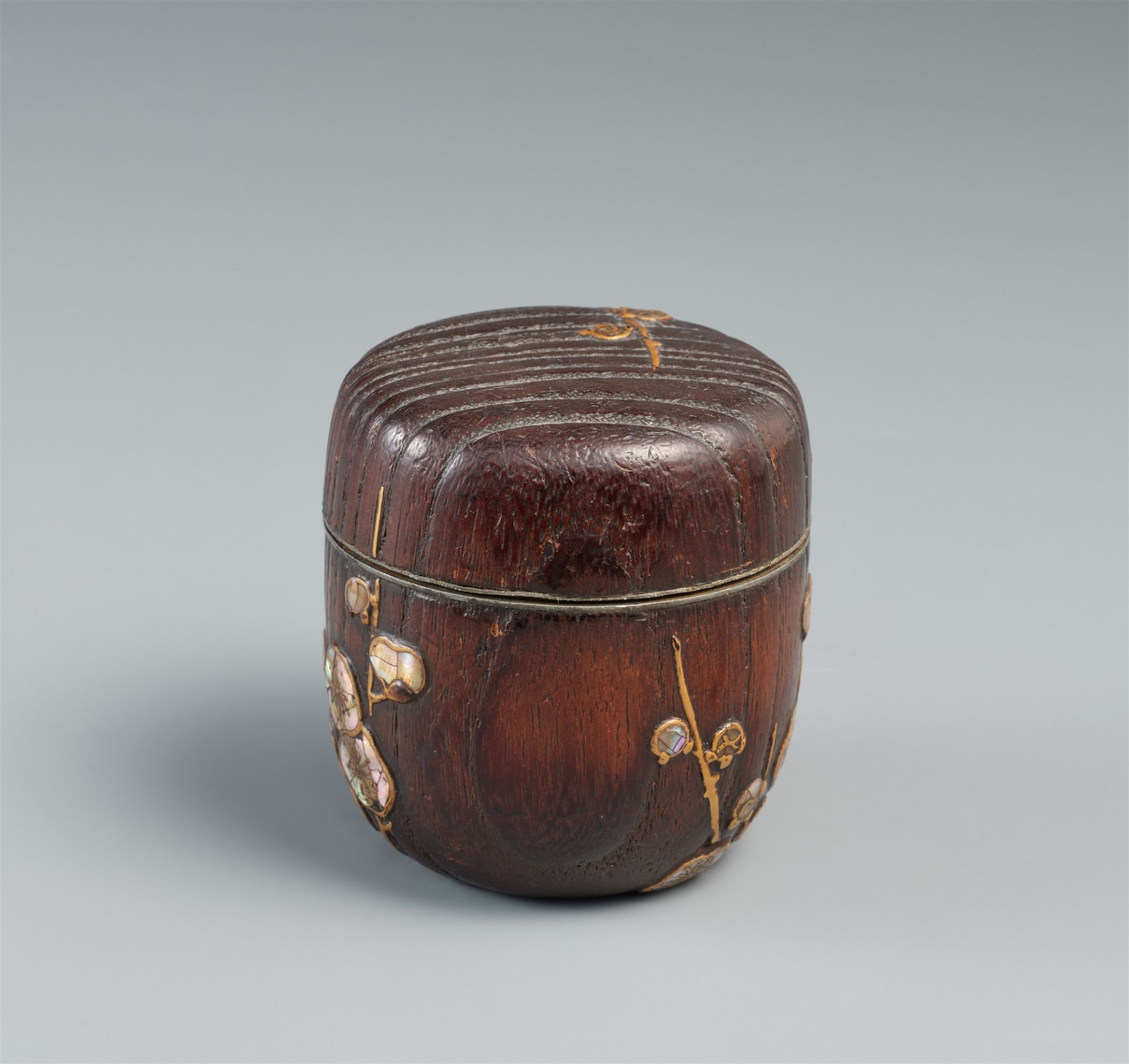 A rinpa-style kiri wood natsume. 18th/19th century - Image 2 of 2