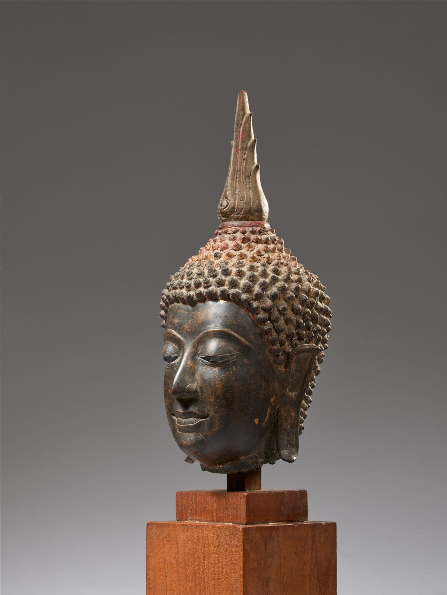 A Sukhothai bronze head of a Buddha. Thailand. 14th/15th century - Image 2 of 3