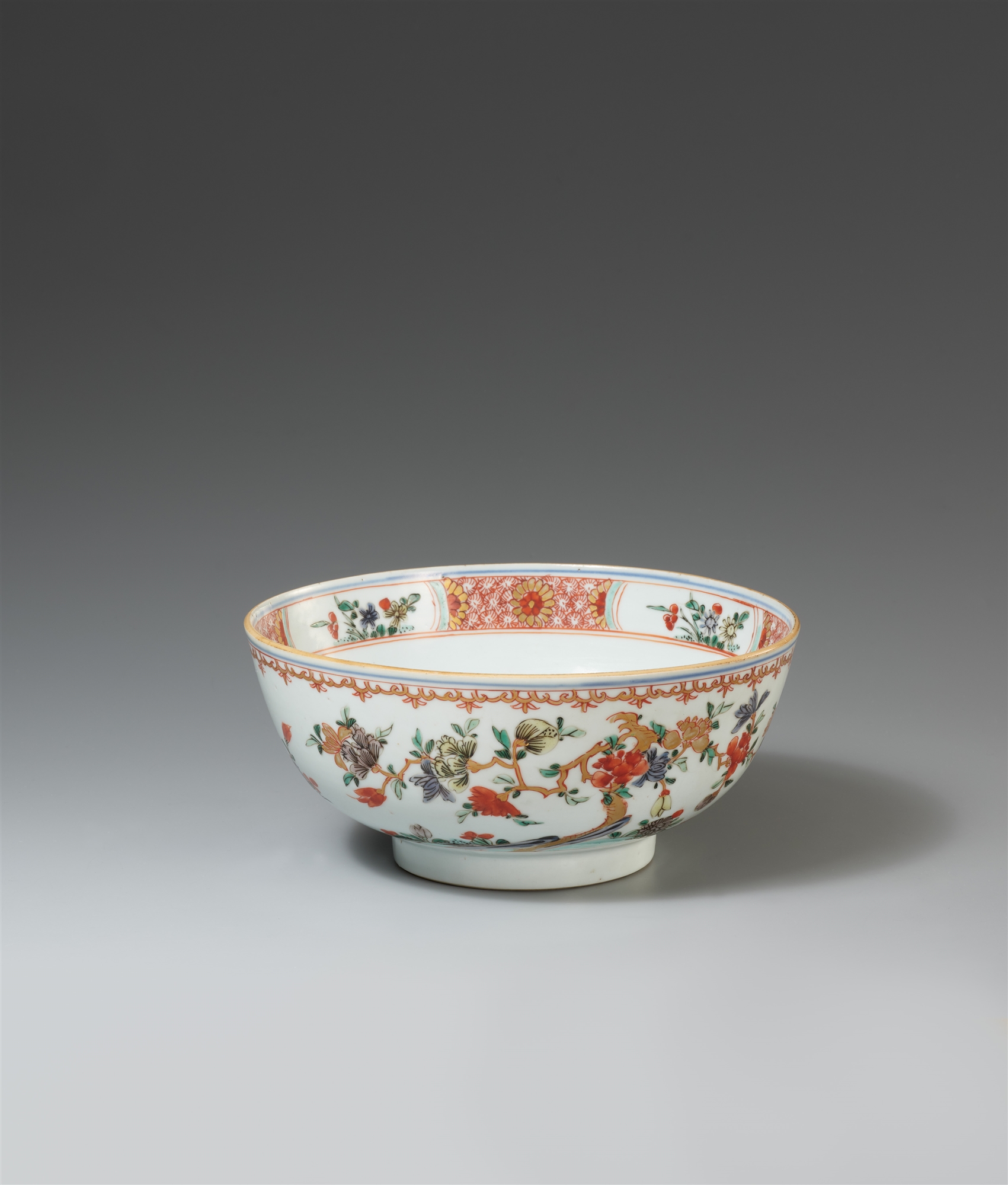 A fine famille verte export bowl. Kangxi period (1662-1722) - Image 2 of 2