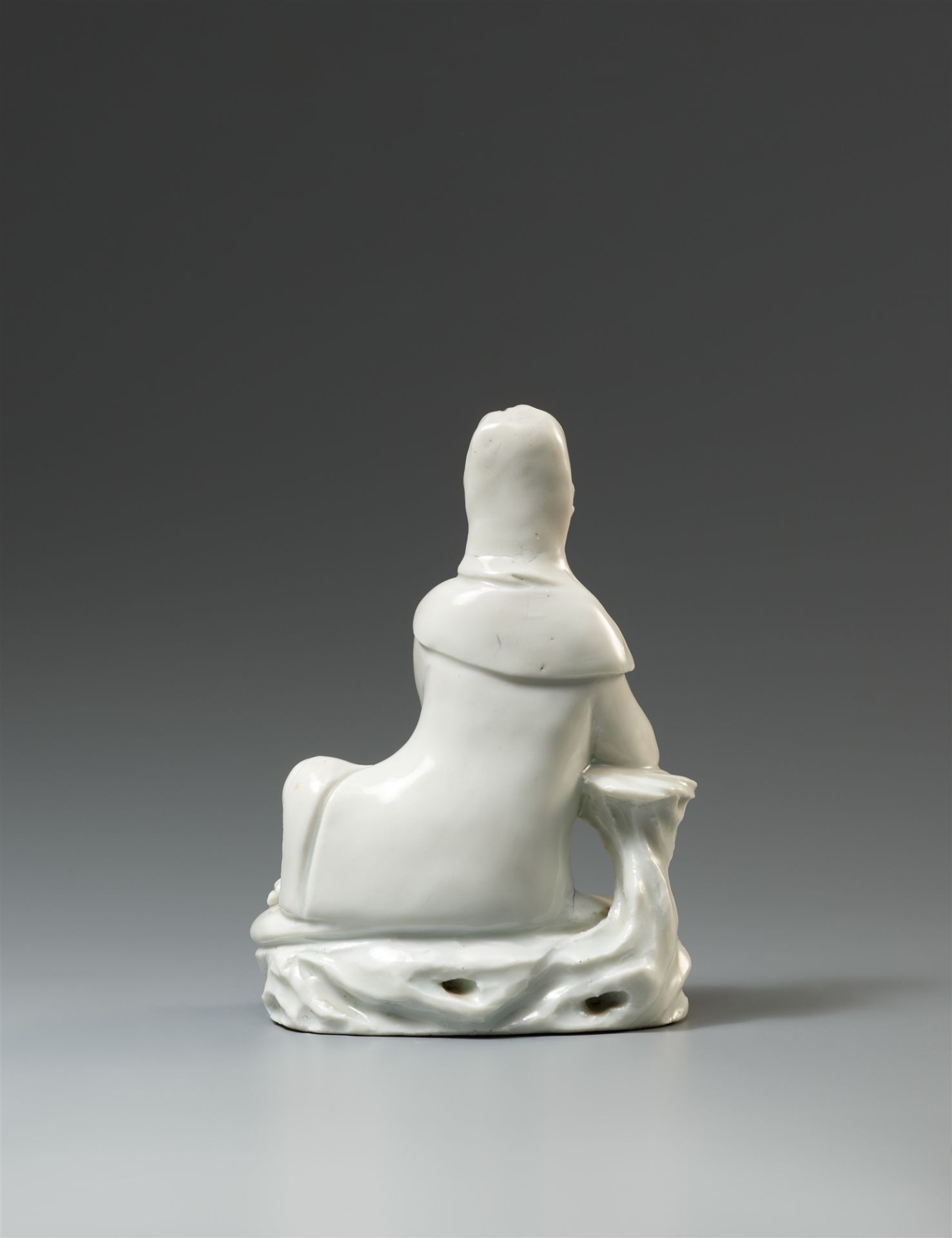 A seated Dehua figure of Guanyin. Kangxi period (1662-1722) - Image 2 of 3