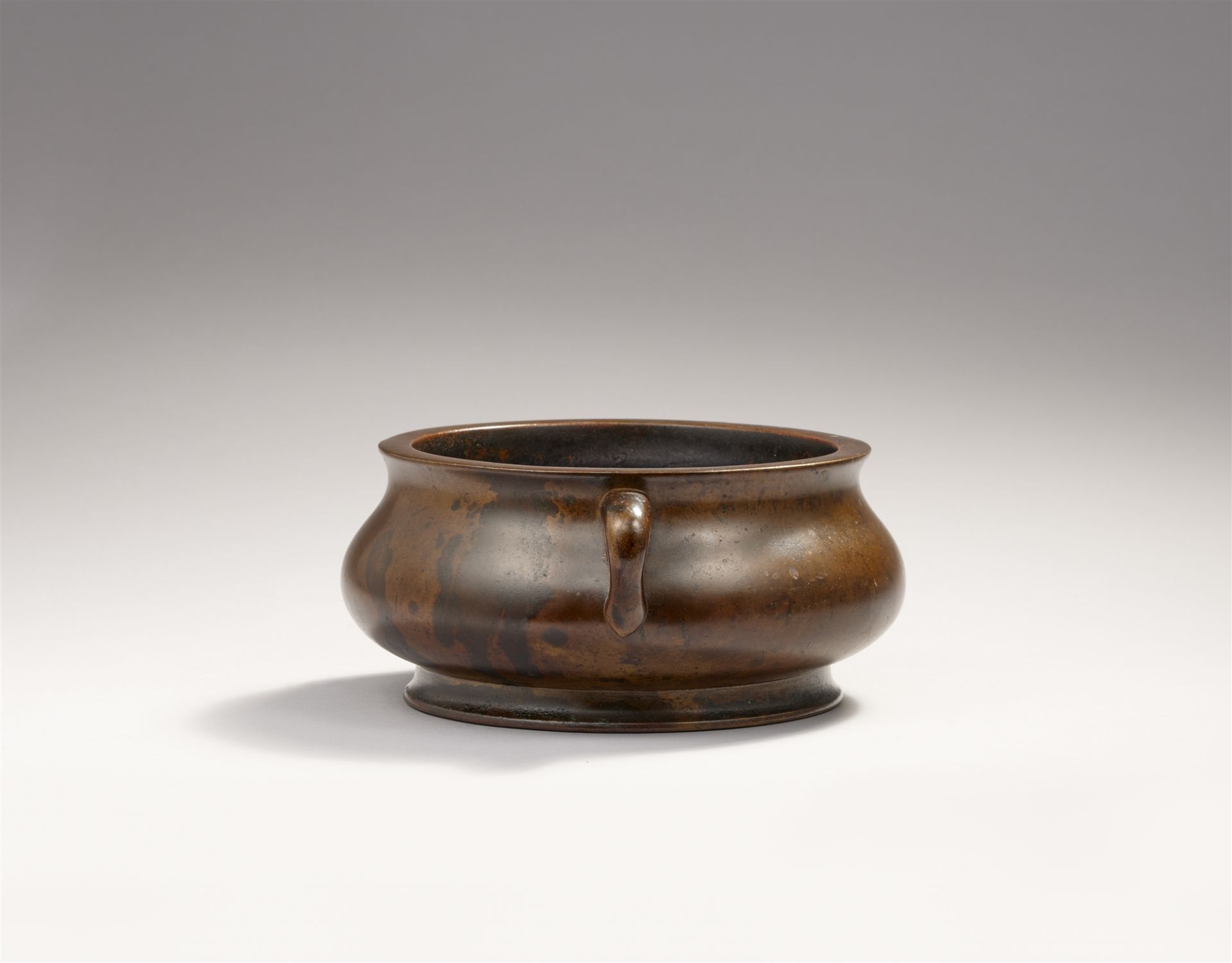 A bronze incense burner. Qing dynasty - Image 2 of 3