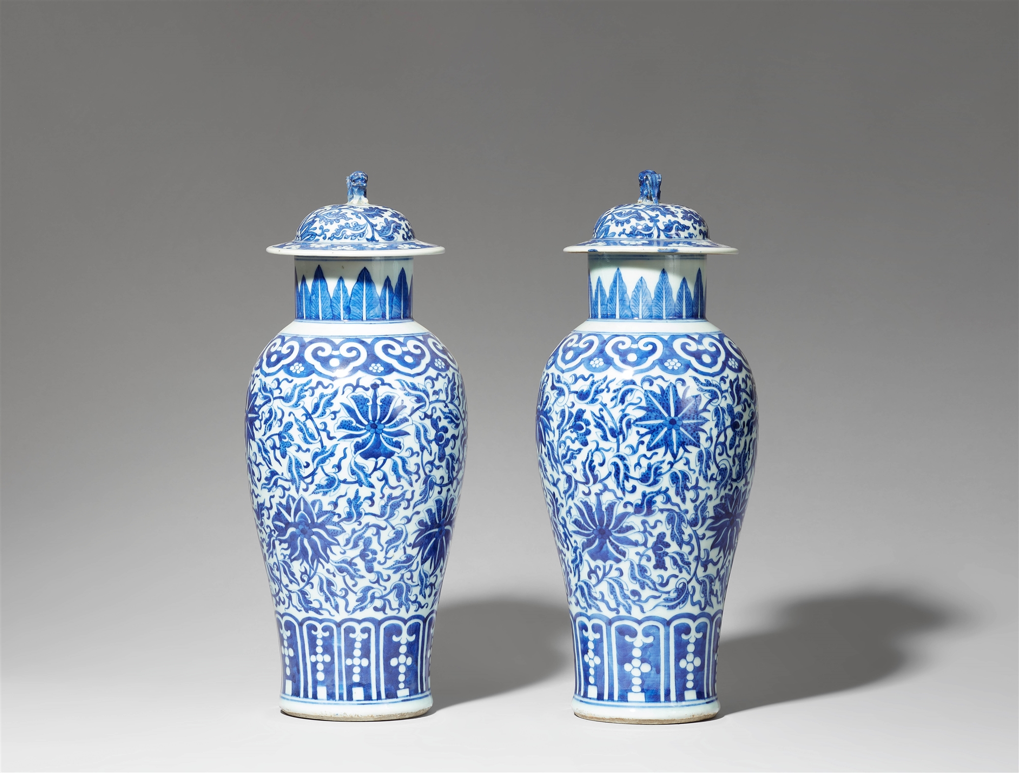 A pair of blue and white lidded baluster vases. Qing dynasty, 19th century - Image 2 of 4