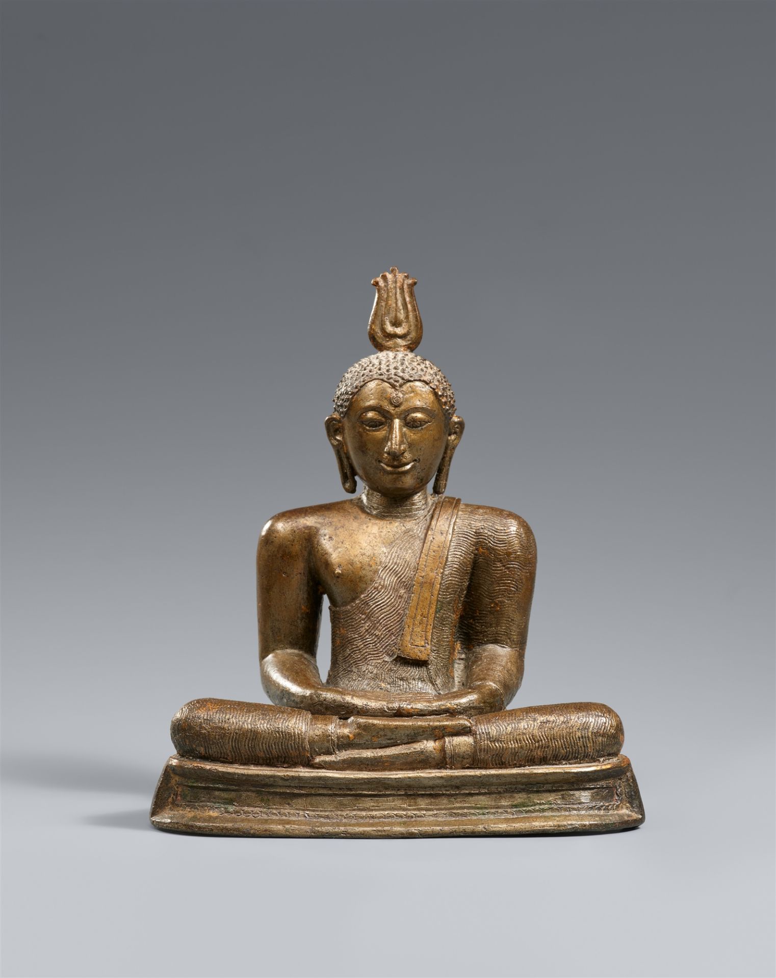 Sitzender Buddha Shakyamuni. Schwerer Gelbguss. Sri Lanka. Späte Kandya-Zeit (1480-1815)