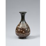 A brown-black glazed Cizhou bottle. Jin/Yuan dynasty, 13th century