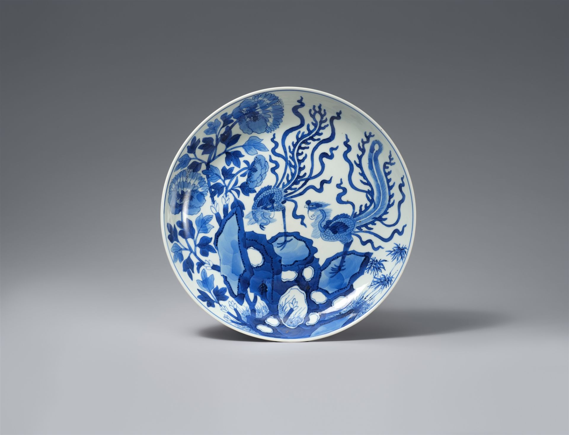 A blue and white dish. Kangxi period (1662-1722)