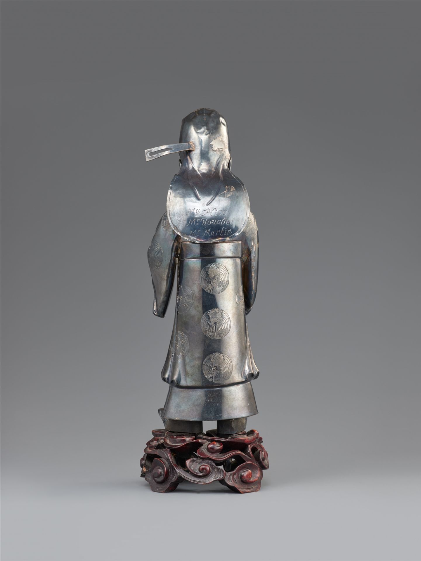 A hollow-cast silver figure of a dignitary. Probably Shanghai. Around 1900 - Image 2 of 2