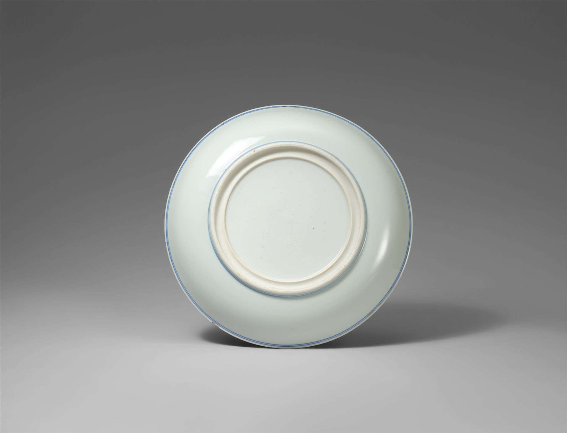 A blue and white dish. Kangxi period (1662-1722) - Image 2 of 2