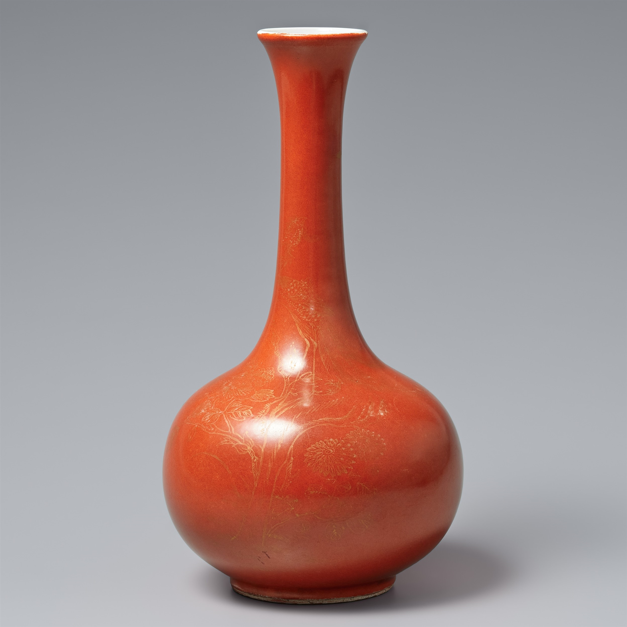 A small coral-glazed and gilt vase. Qing dynasty, 18th century