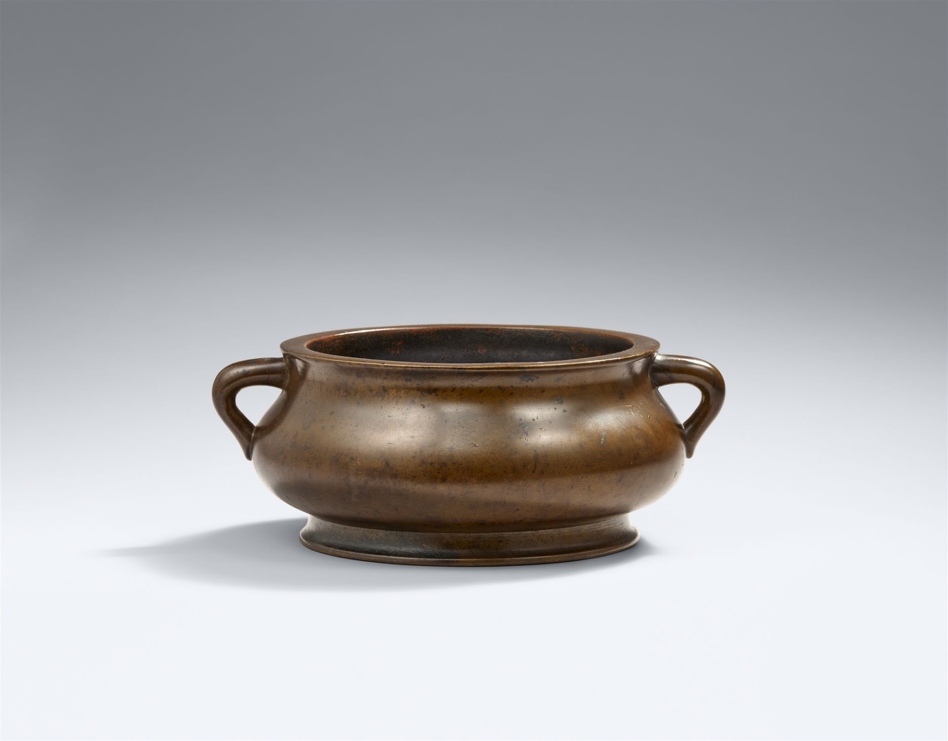 A bronze incense burner. Qing dynasty