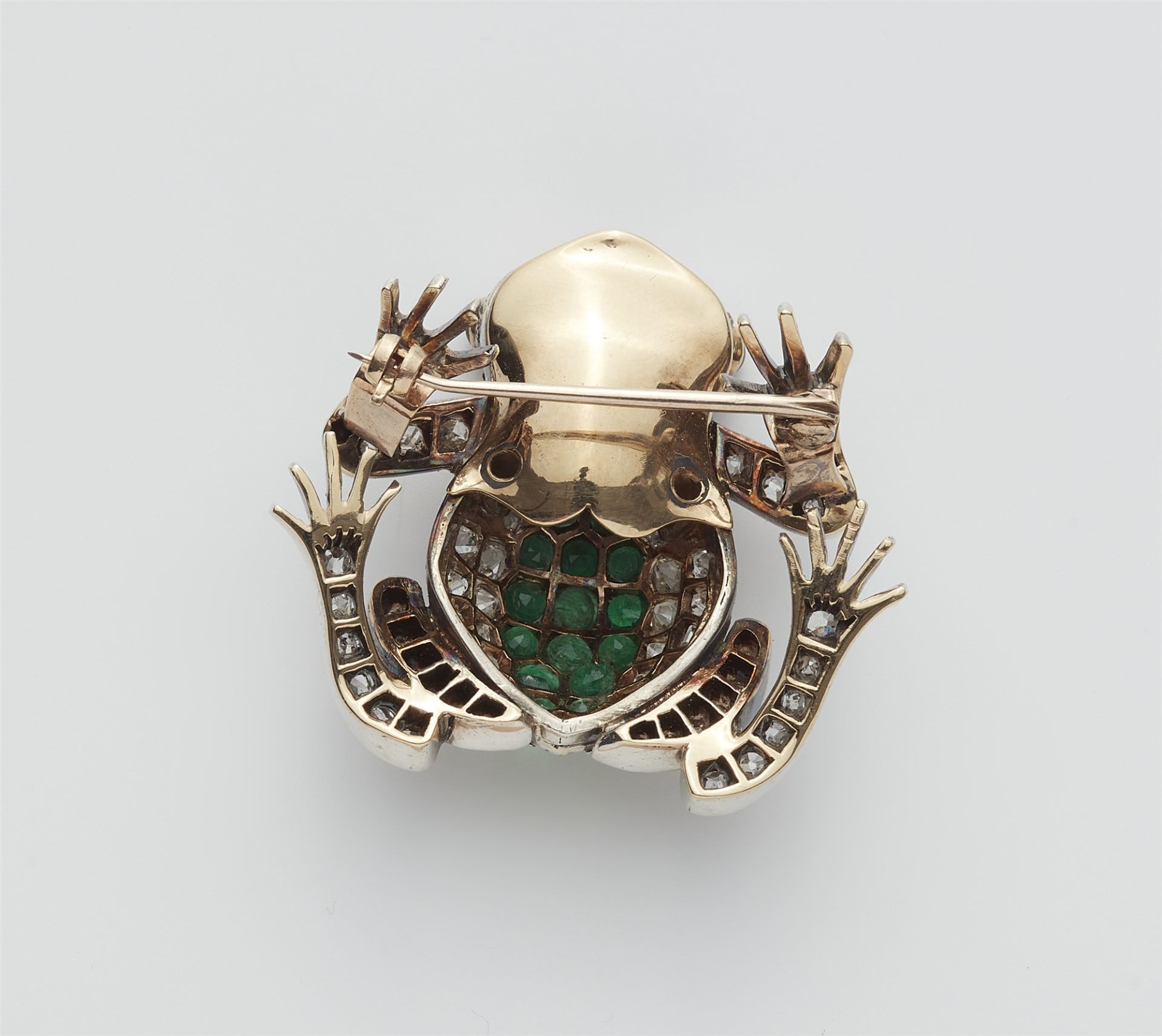 A silver 18k gold emerald and cushion cut diamond frog brooch. - Image 2 of 2