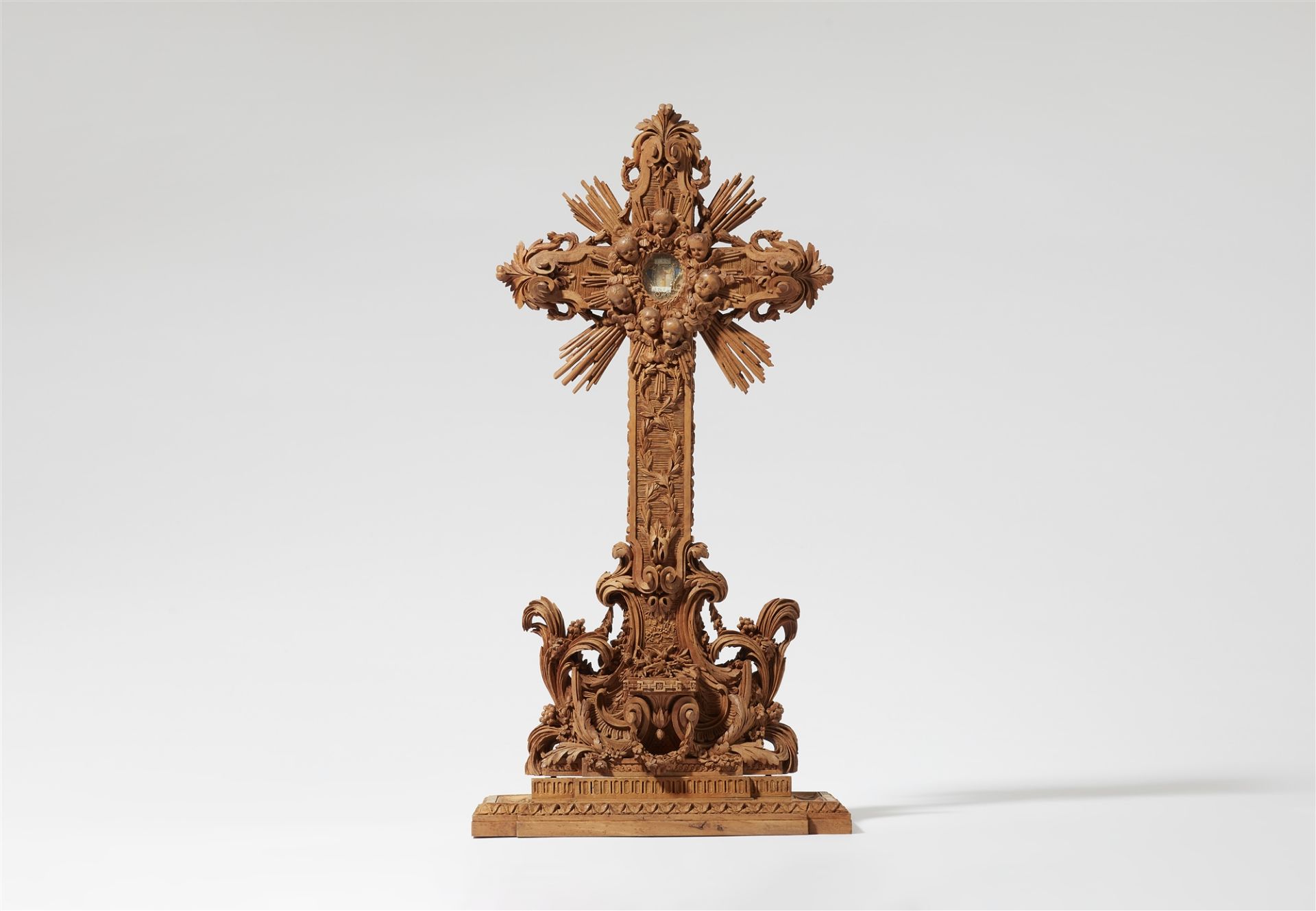 Tischkreuz mit Reliquie des Monsignore Cosmo Perbenedetti