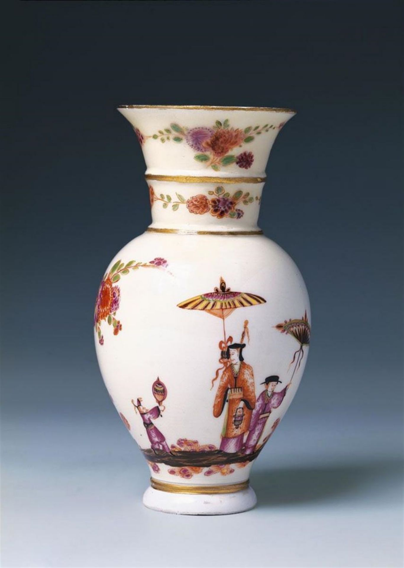 Kleine Augustus Rex-Vase mit Konturchinoiserie - Bild 3 aus 5