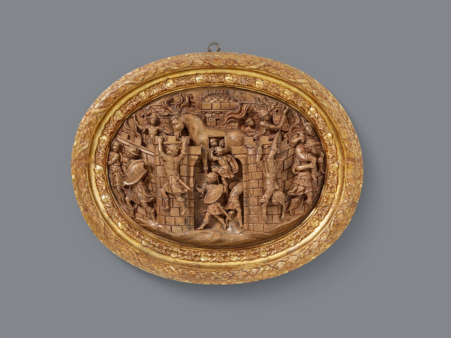 Two 17th century Italian fruitwood reliefs with scenes from the Trojan war - Image 2 of 2