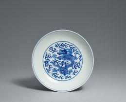 Blau-weiße Drachenschale. Guangxu-Marke und aus der Zeit (1875-1908)