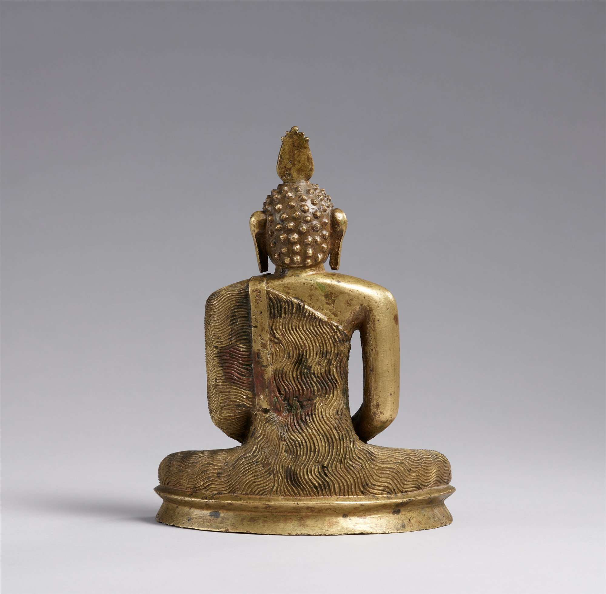 A Singhalese copper alloy figure of Buddha Shakyamuni. Late Kandya period (1480-1815) - Image 2 of 2