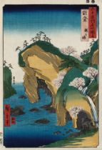 Utagawa Hiroshige, Küstenlandschaft mit hohen Felsen und einem Wasserfall