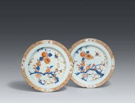 Paar chinesischer Imari-Teller. Kangxi-/Yongzheng-Ära, 1720-1730