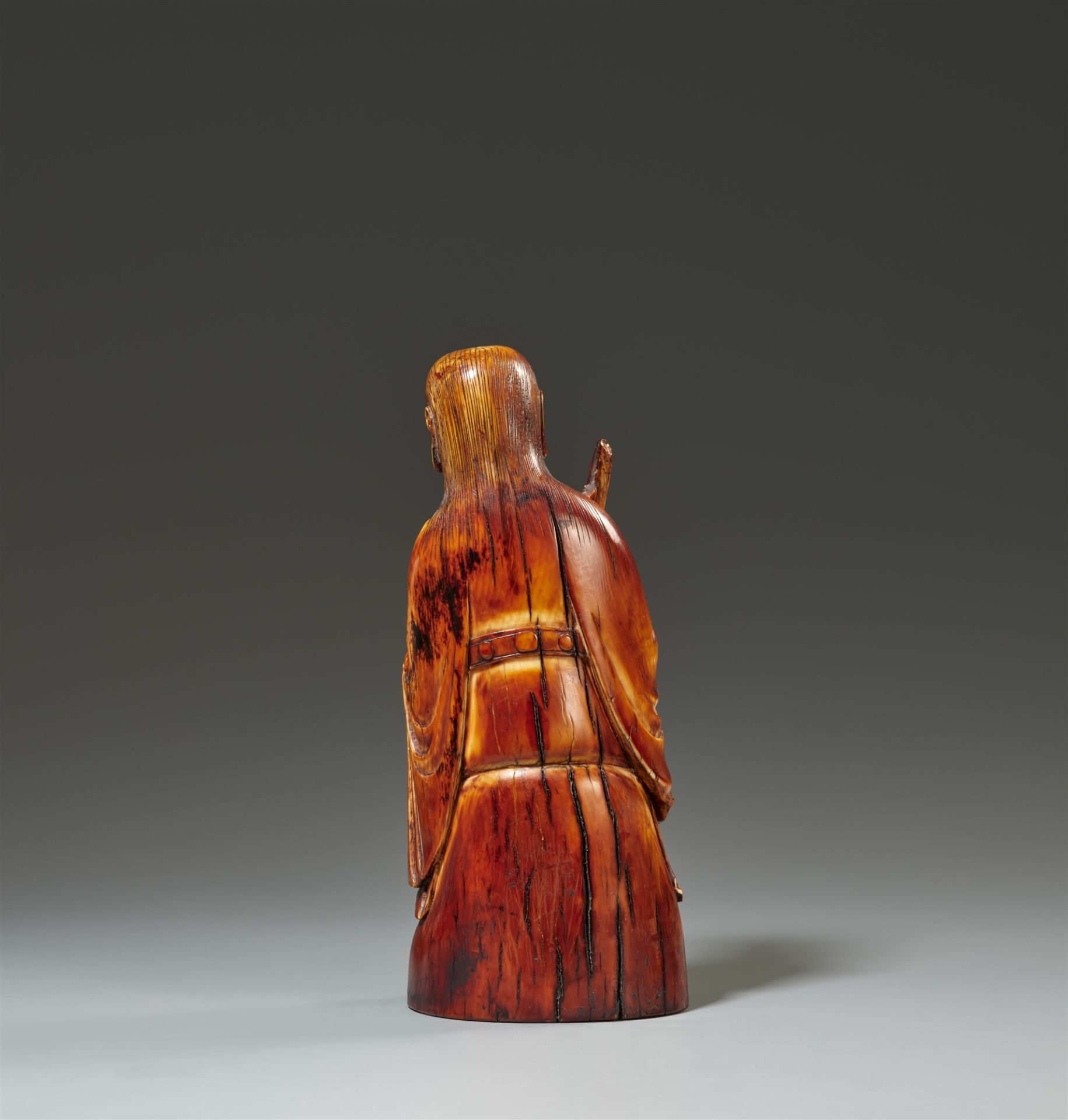 An ivory figure of Zhenwu. Ming dynasty, 16th/17th century - Image 2 of 3