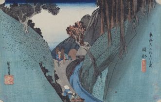 Utagawa Hiroshige, Reisende auf einem schmalen Bergweg neben einem rauschenden Bachlauf