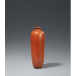 Schlanke Vase mit Eisenrost-Glasur. 20. Jh.