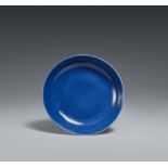 Blauglasierter Teller. Guangxu-Marke und aus der Zeit (1875-1908)