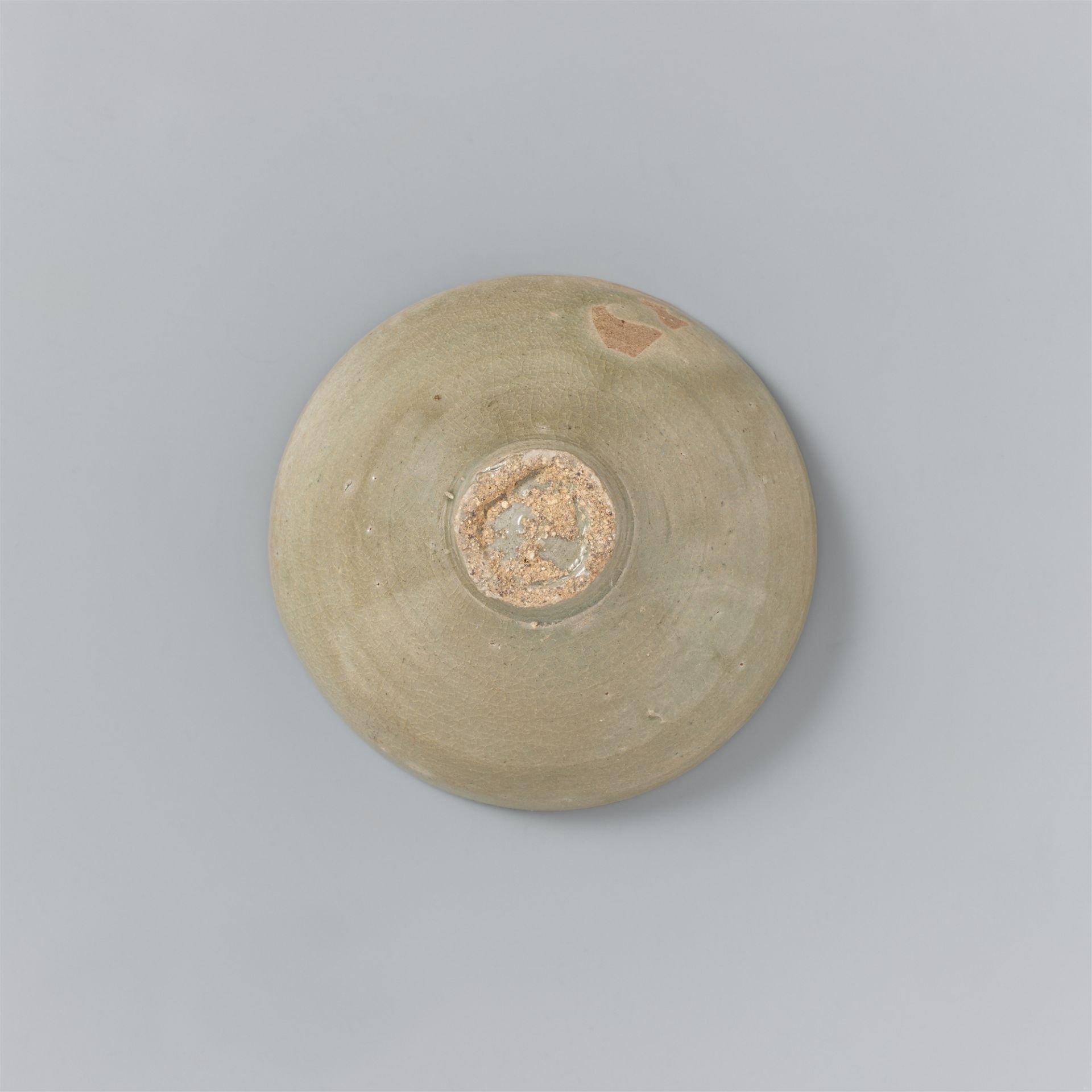 A Korean celadon bowl. Goryeo dynasty, 13th/14th century - Image 2 of 2