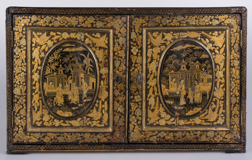 Lacquered and gilded wooden cabinet. 19th century. Qing Dynasty (1644-1912) or Regency. - Image 4 of 11