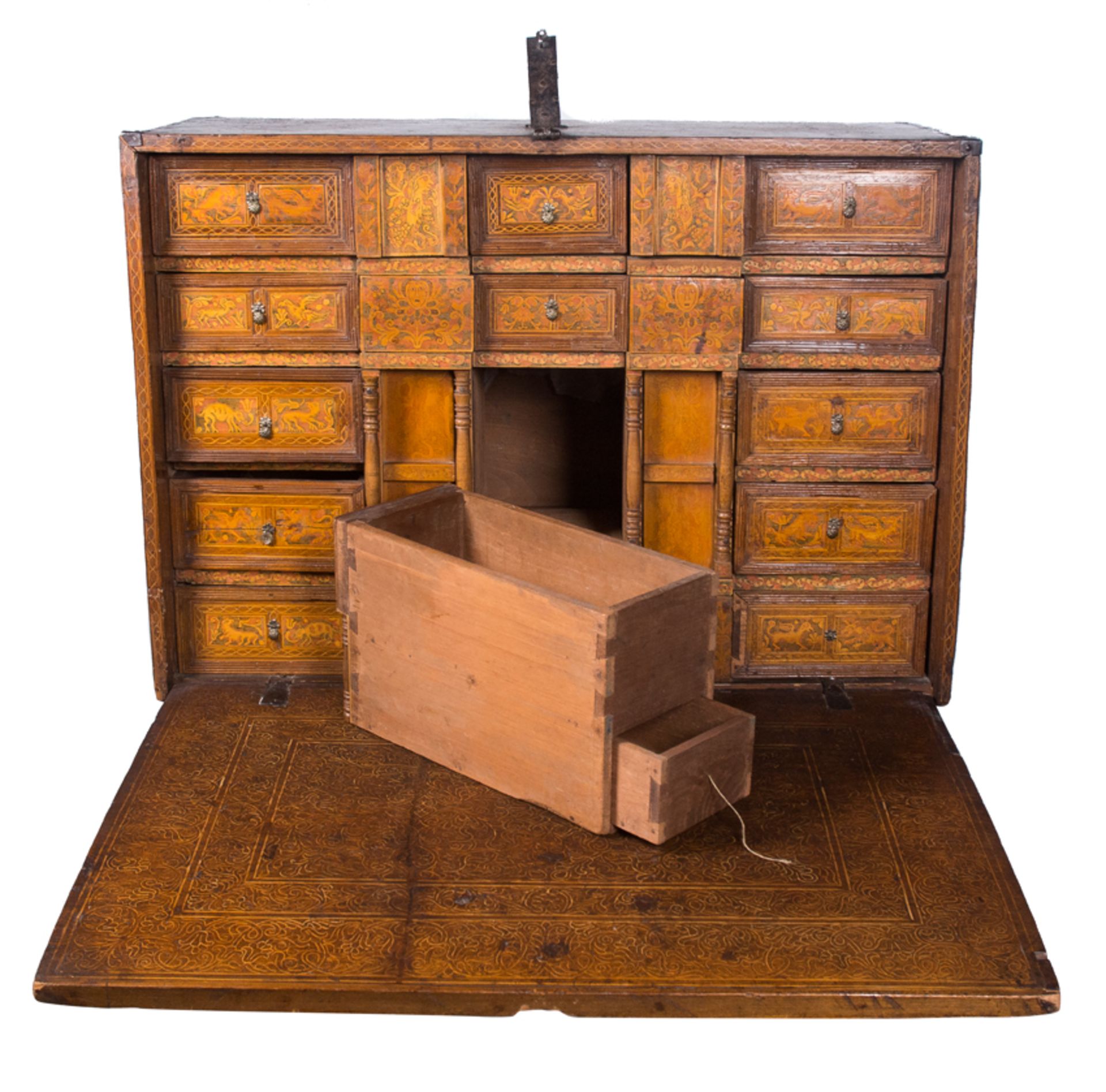 Cedar and fruit wood desk with incised, tinted decoration, inlay and iron fittings. Colonial work. V - Bild 4 aus 15