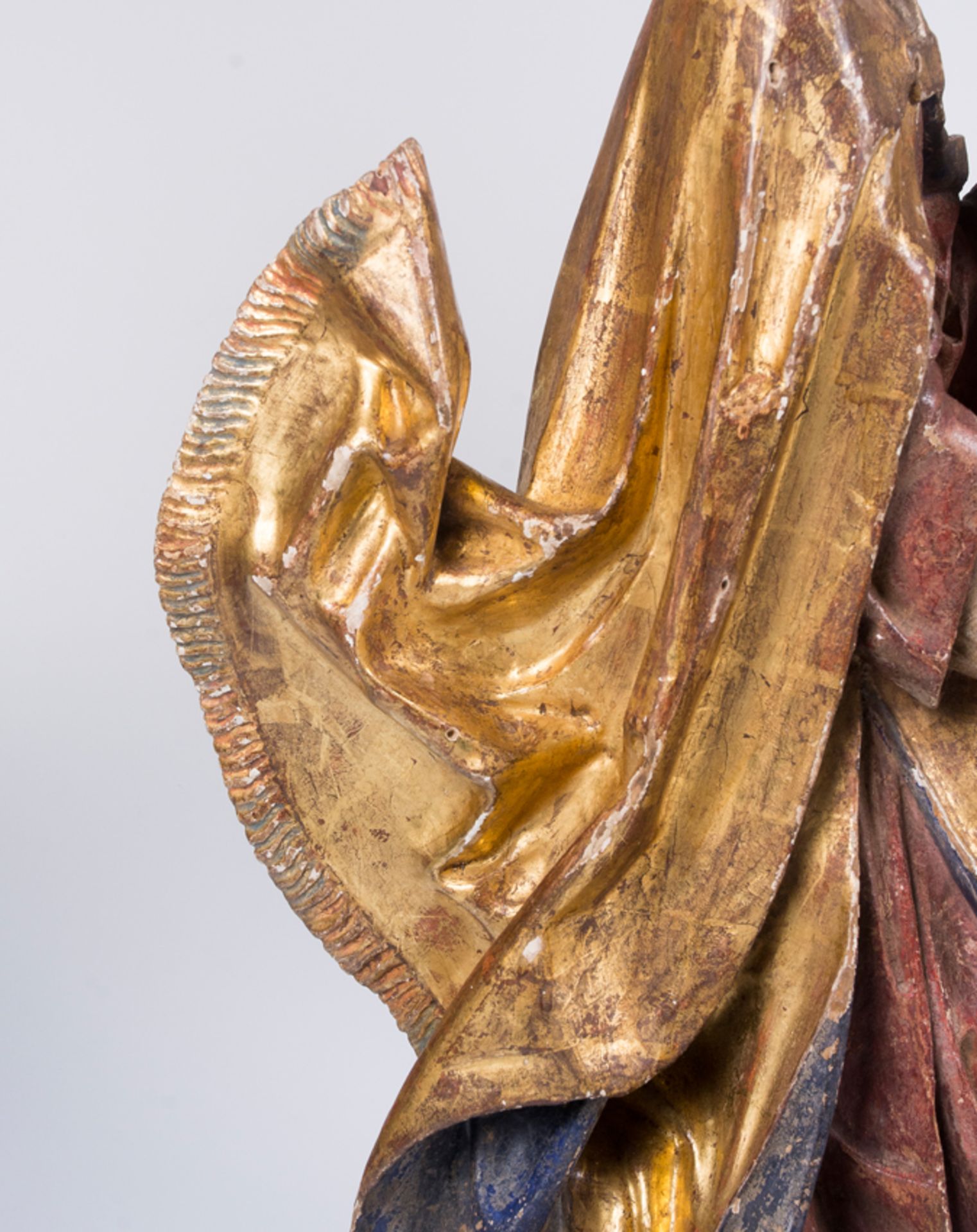 Pair of carved, polychromed and gilded wooden torch-bearing angels. Germany or Austria. 15th century - Image 9 of 10